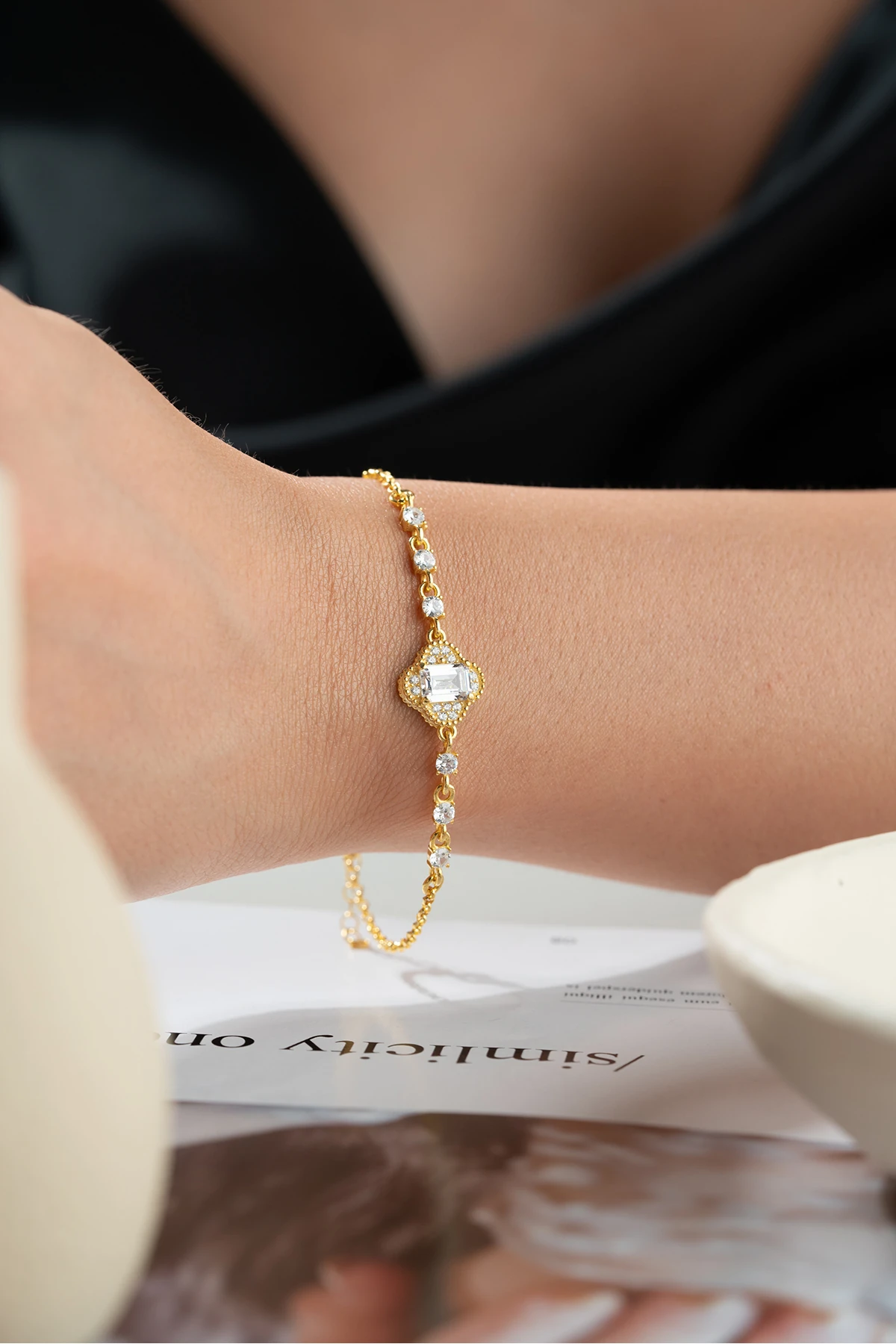 Gümüş Taşlı Yonca Bileklik