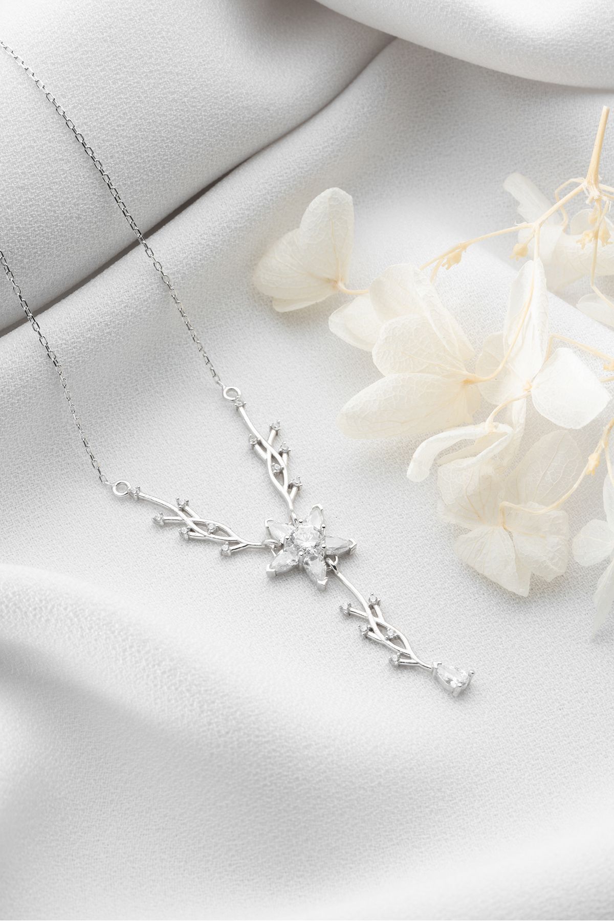 Gümüş Sarmaşık Model Kolye