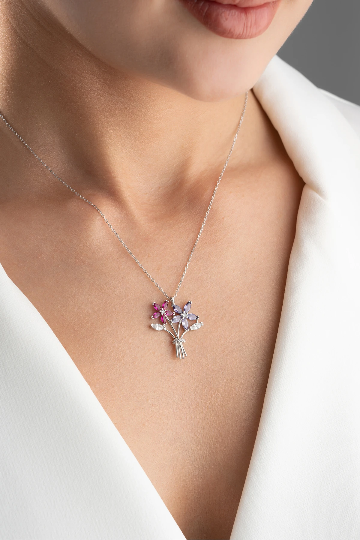 Gümüş Çiçek Buketi Kolye