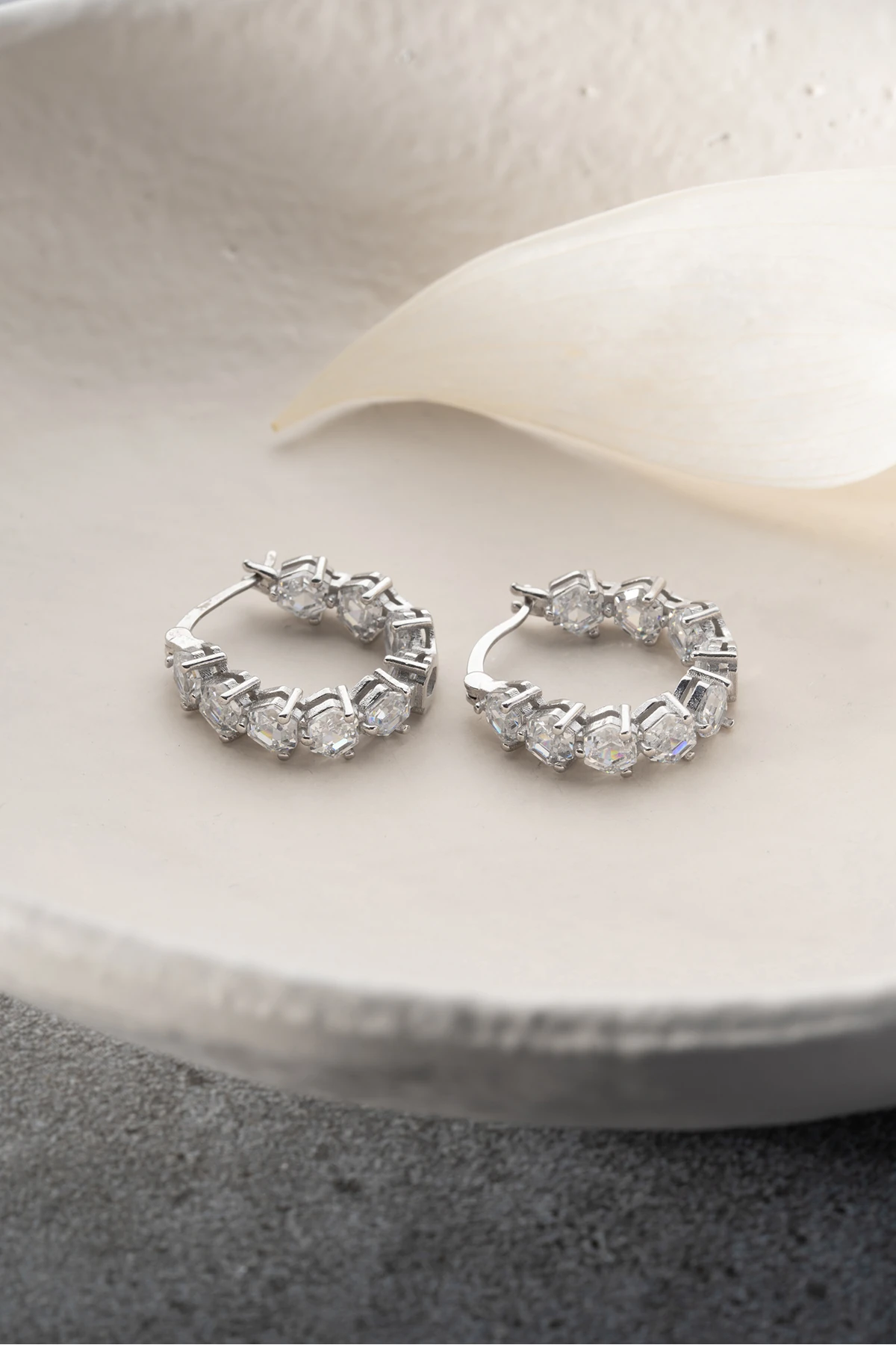 Gümüş Taşlı Halka Küpe