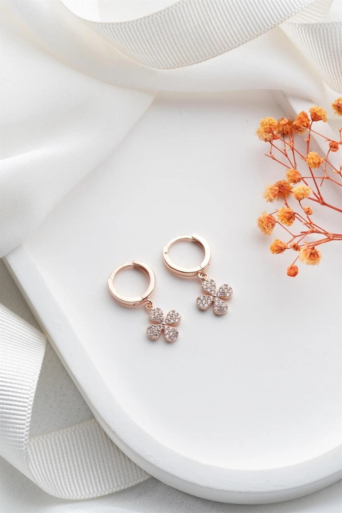 Rose Sallantılı Yonca Gümüş Küpe