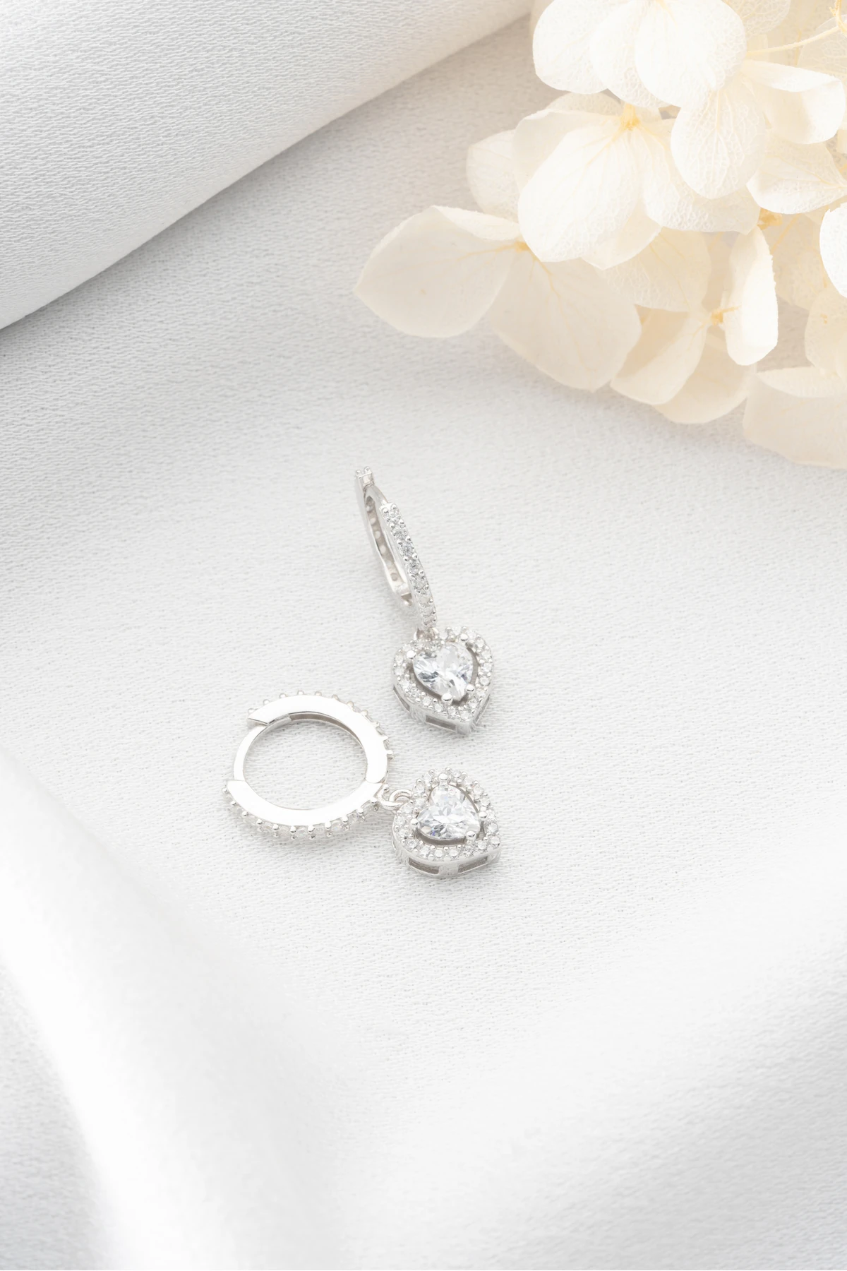 Gümüş Kalpli Halka Küpe