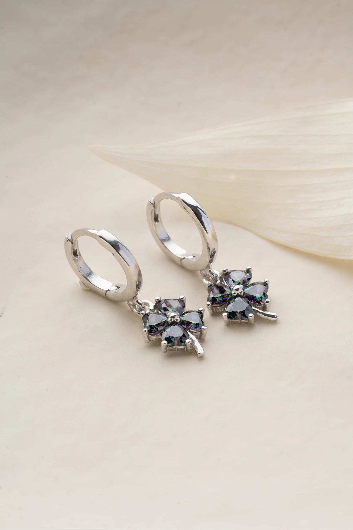 Gümüş Mistik topaz Yonca Küpe