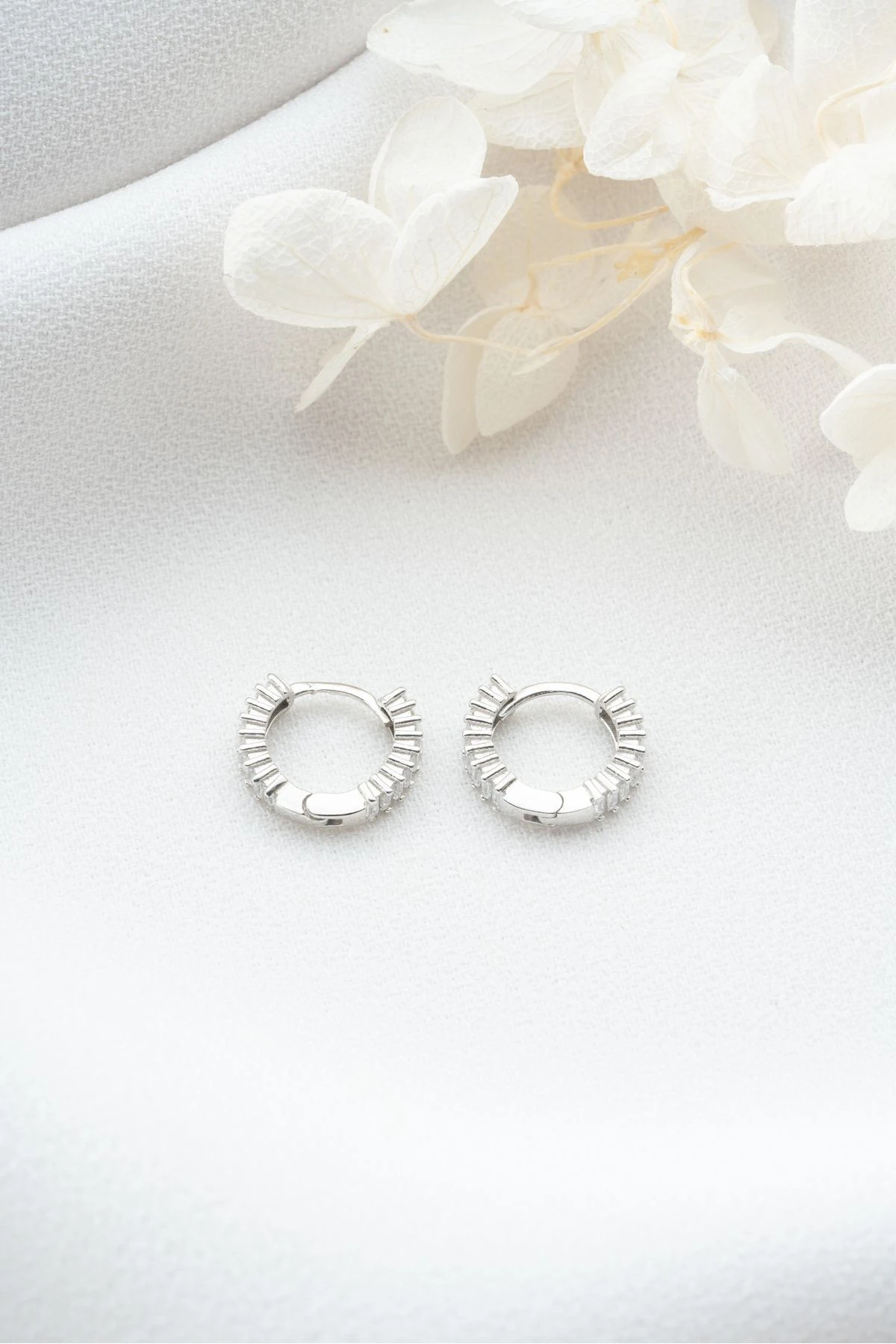 Gümüş Küçük Boy Baget Taşlı Halka Küpe