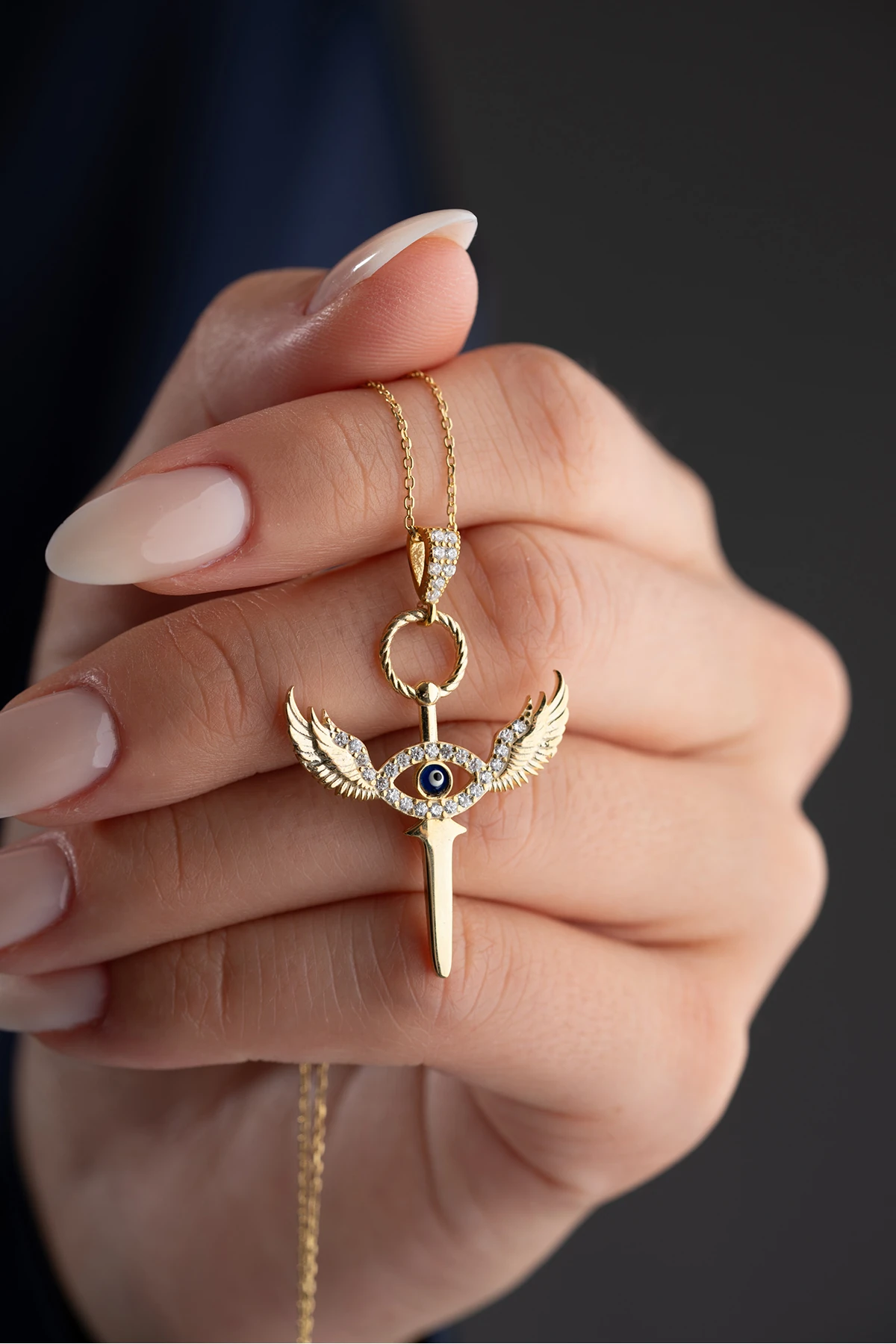 Gümüş Kanatlı Göz Kılıç Kolye