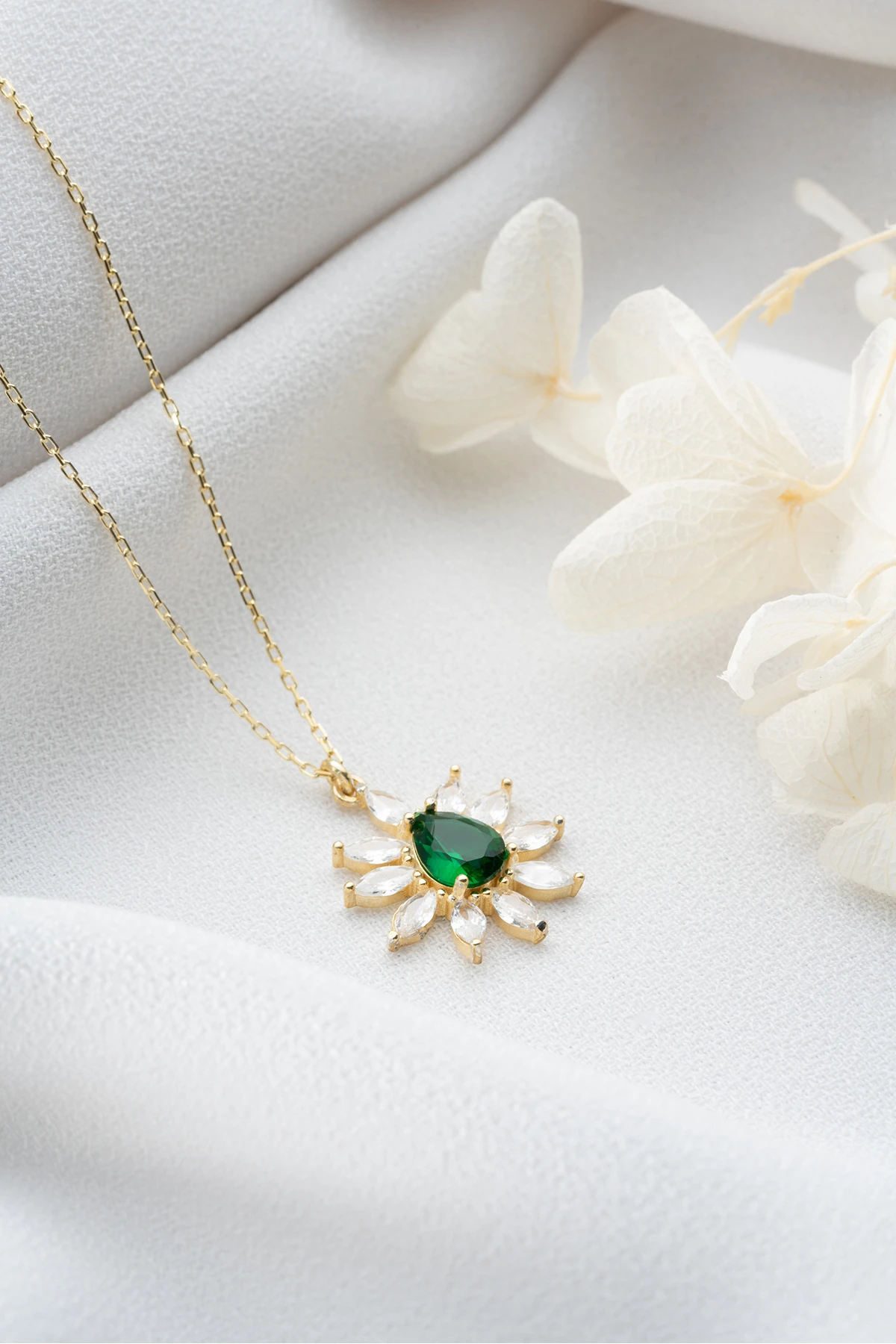 Gümüş Elmas Montür Zirkon Taşlı Kolye