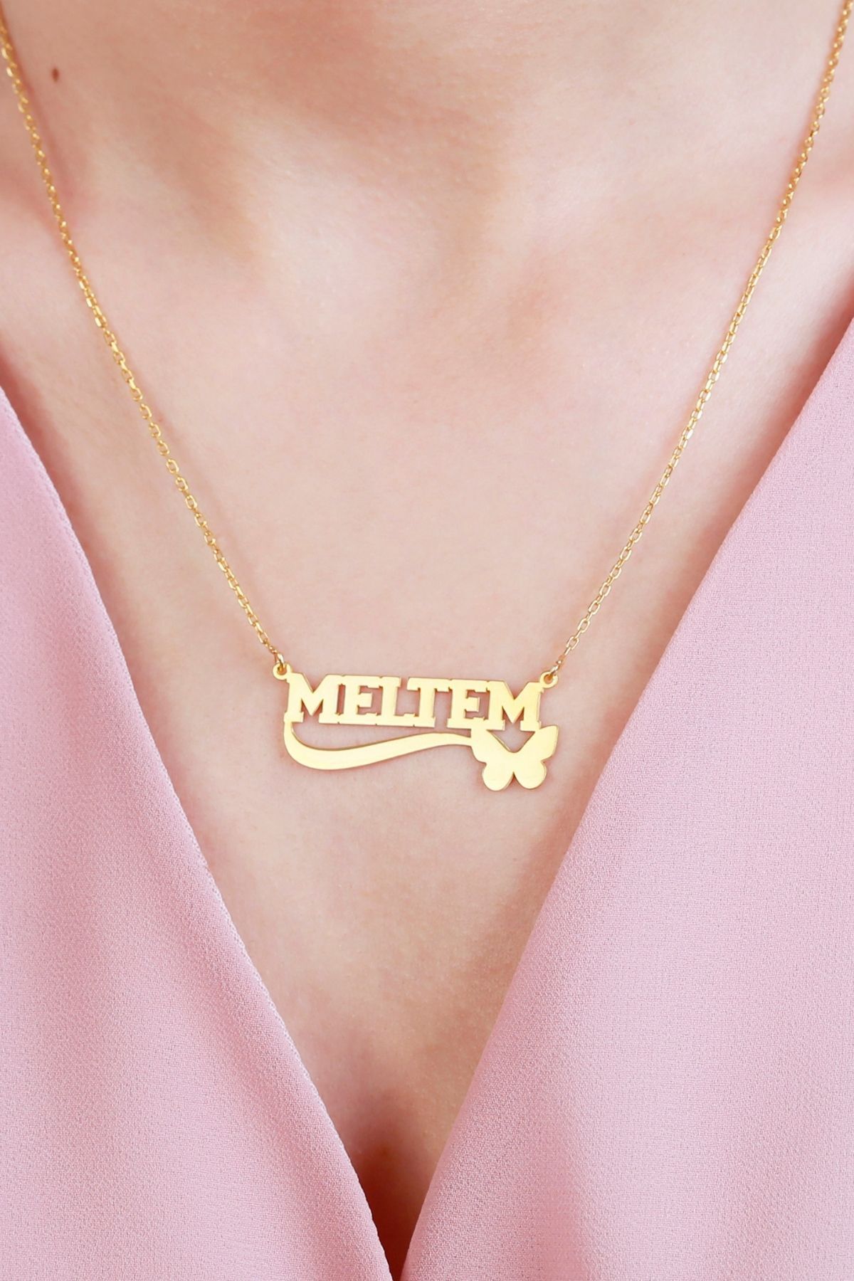 Gümüş Kelebekli Isimli Kolye