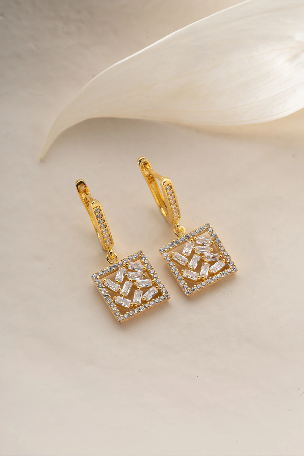 Gümüş Baget Taşlı Küpe