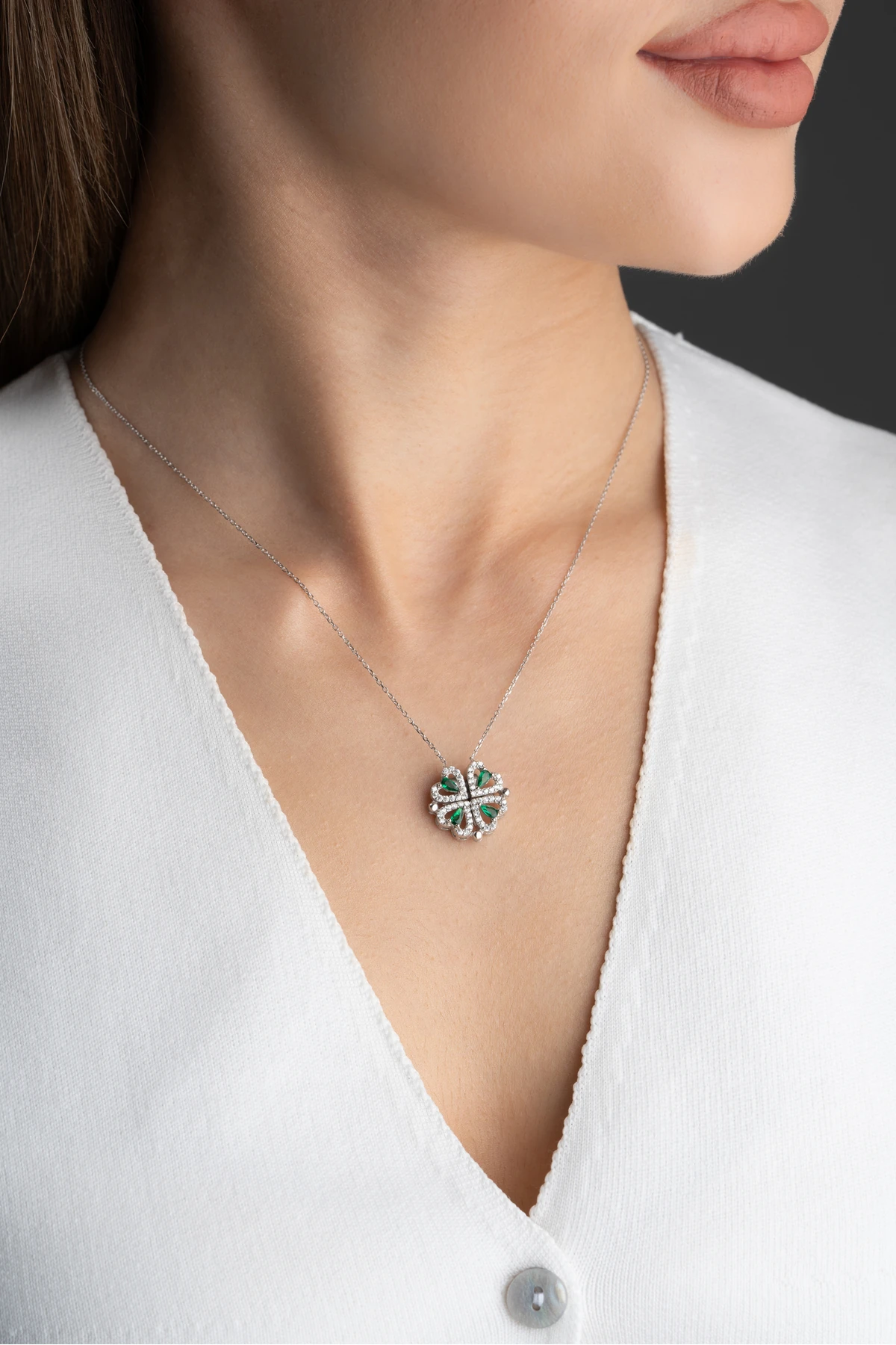 Gümüş Mıknatıslı Yeşil Taşlı Kolye