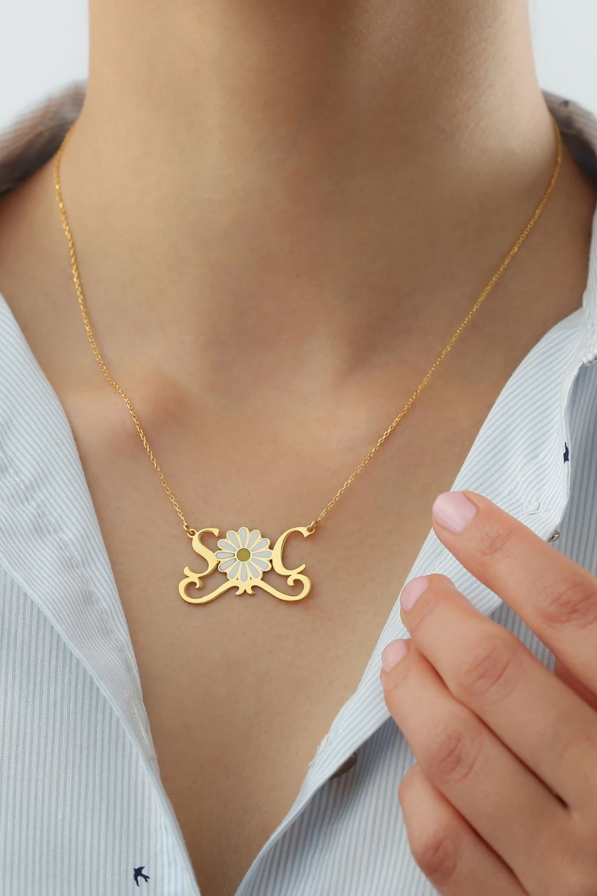 Gümüş Kişiye Özel Harfli Papatya Kolye