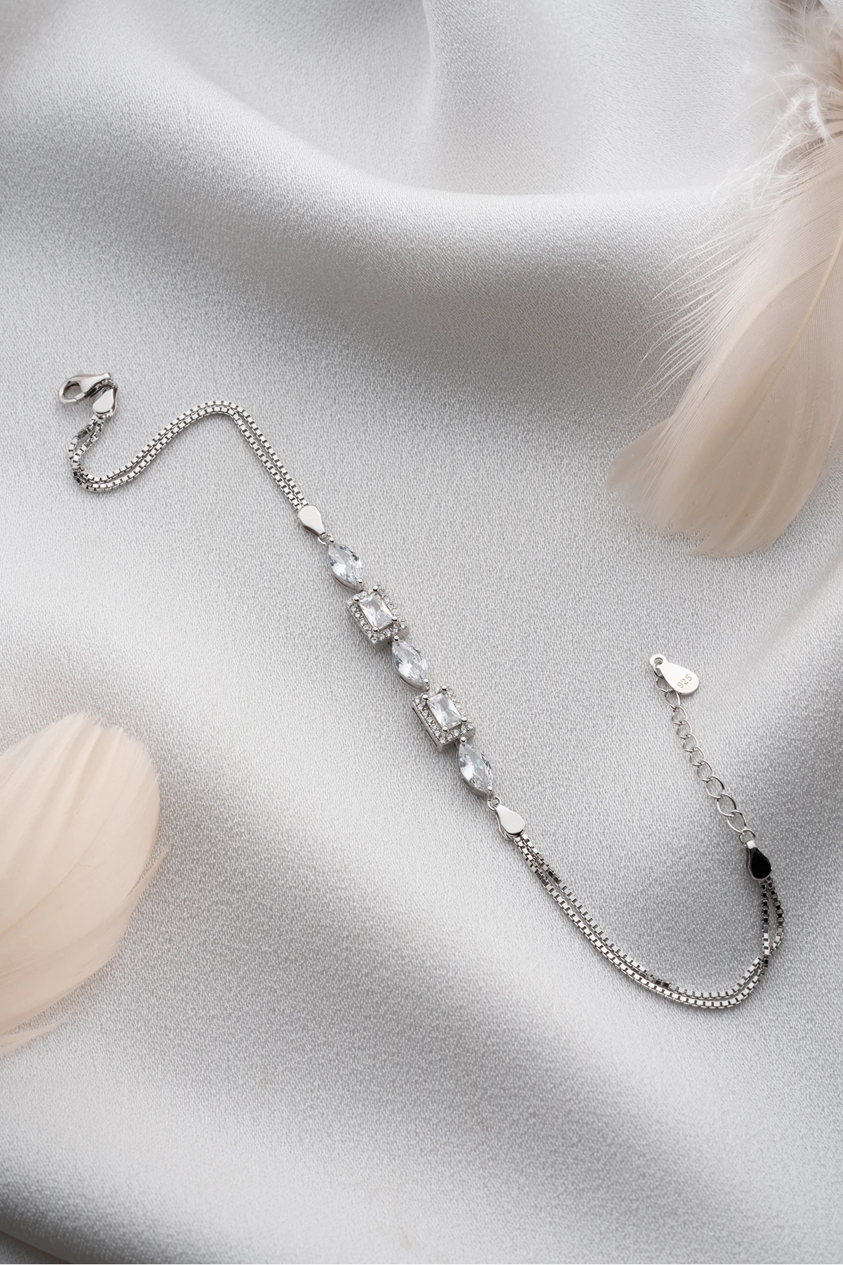 Gümüş Damla Baget Taşlı Trend  Bileklik