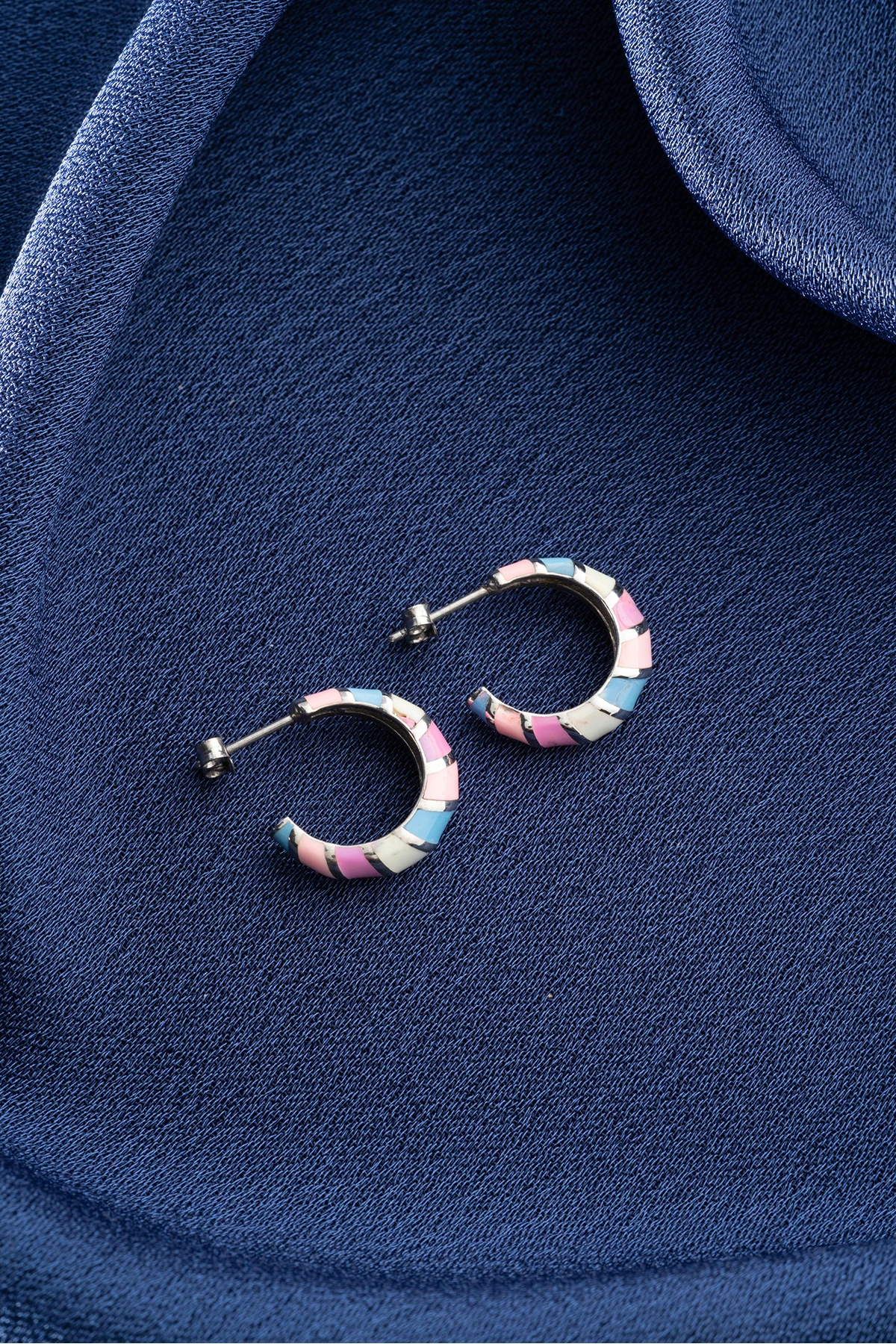 Gümüş Mineli Çivili Küpe