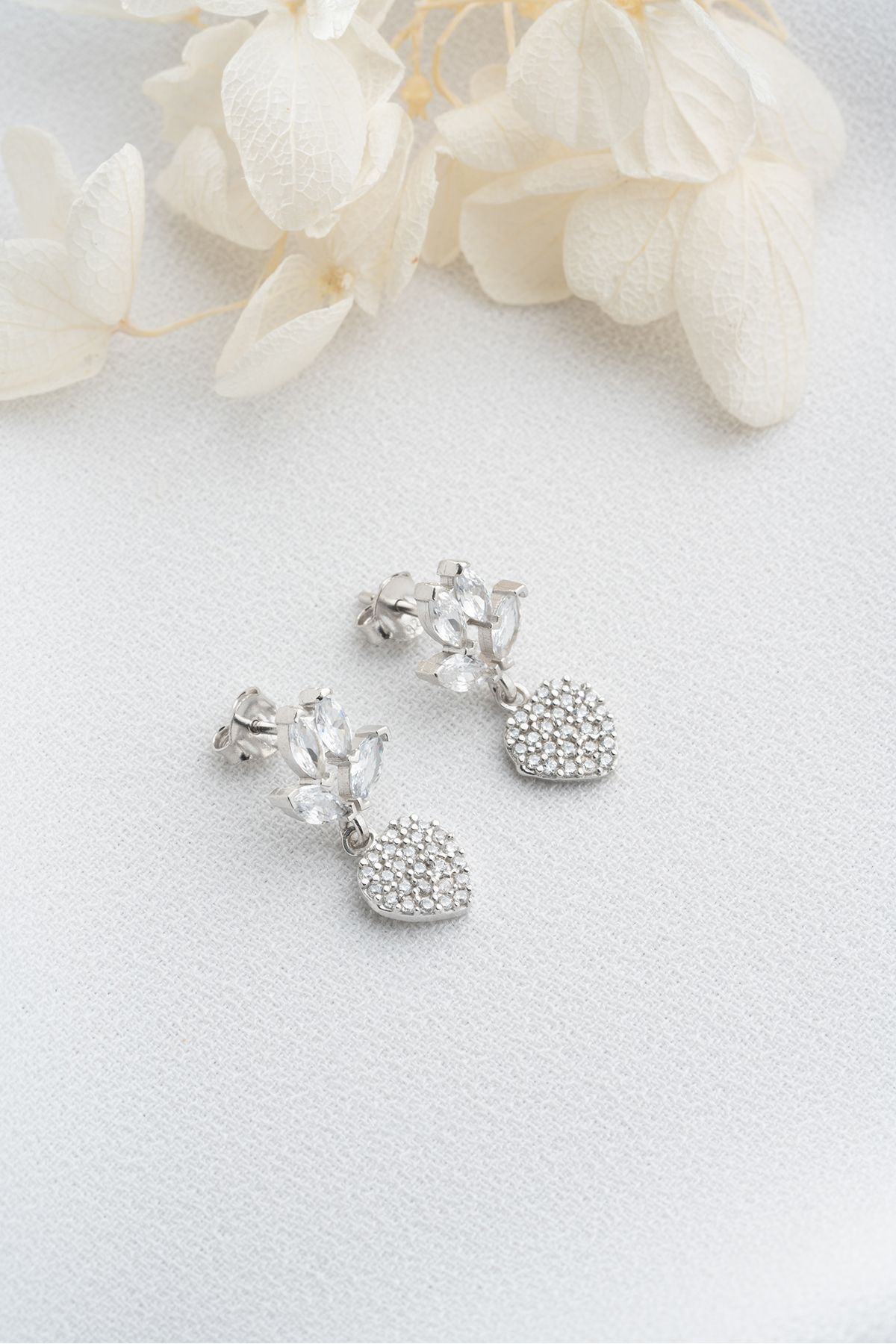 Gümüş Sallantılı Kalp Küpe