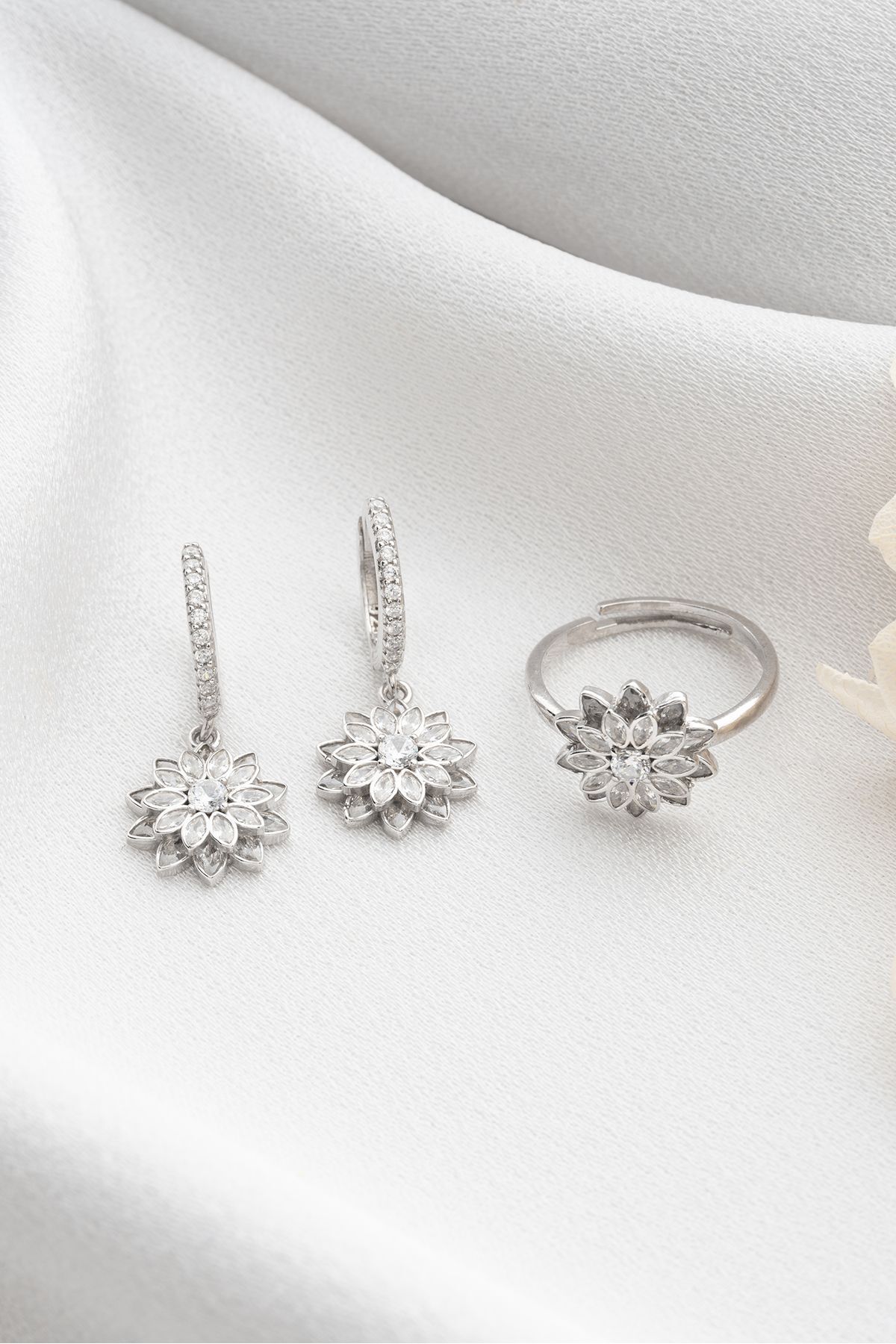 Gümüş Lotus Çiçeği Yüzük Küpe Seti