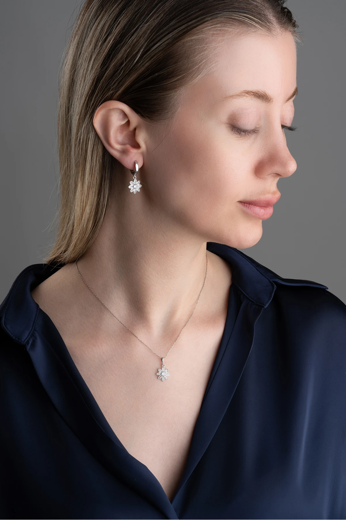 Gümüş Beyaz Taşlı Lotus Takı (Kolye-Küpe) Seti