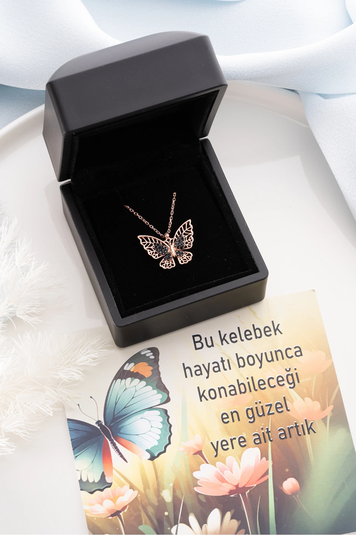 Gümüş Siyah Taşlı Kelebek Kolye