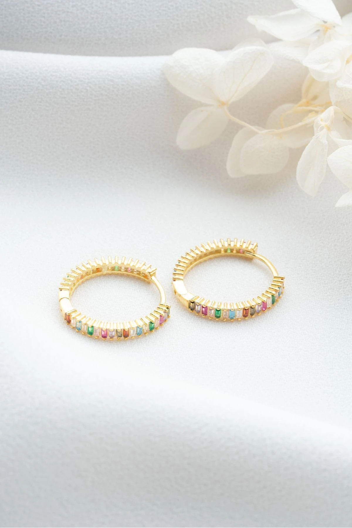 Gümüş Renkli Taşlı Küçük Boy Halka Küpe