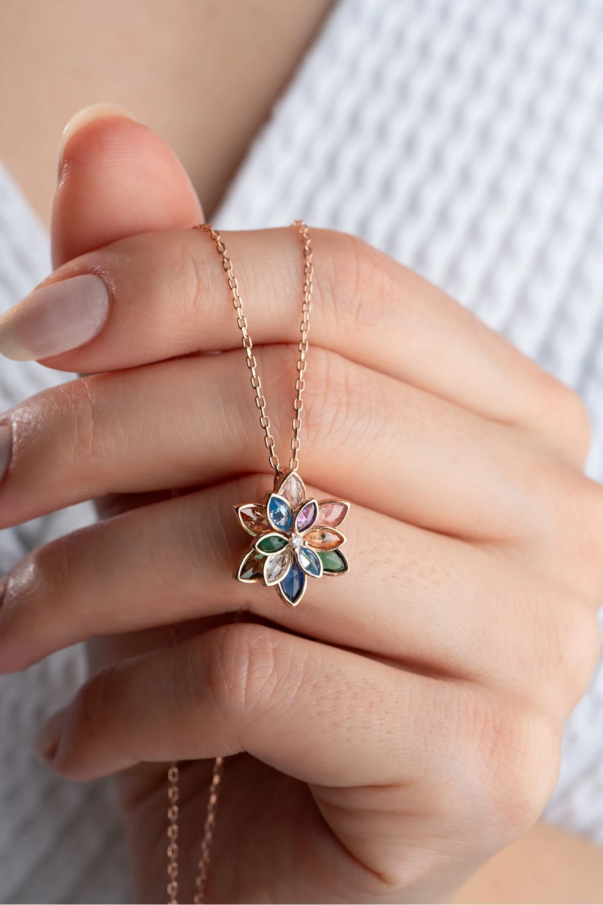 Gümüş Renkli Lotus Çiçeği Kolye