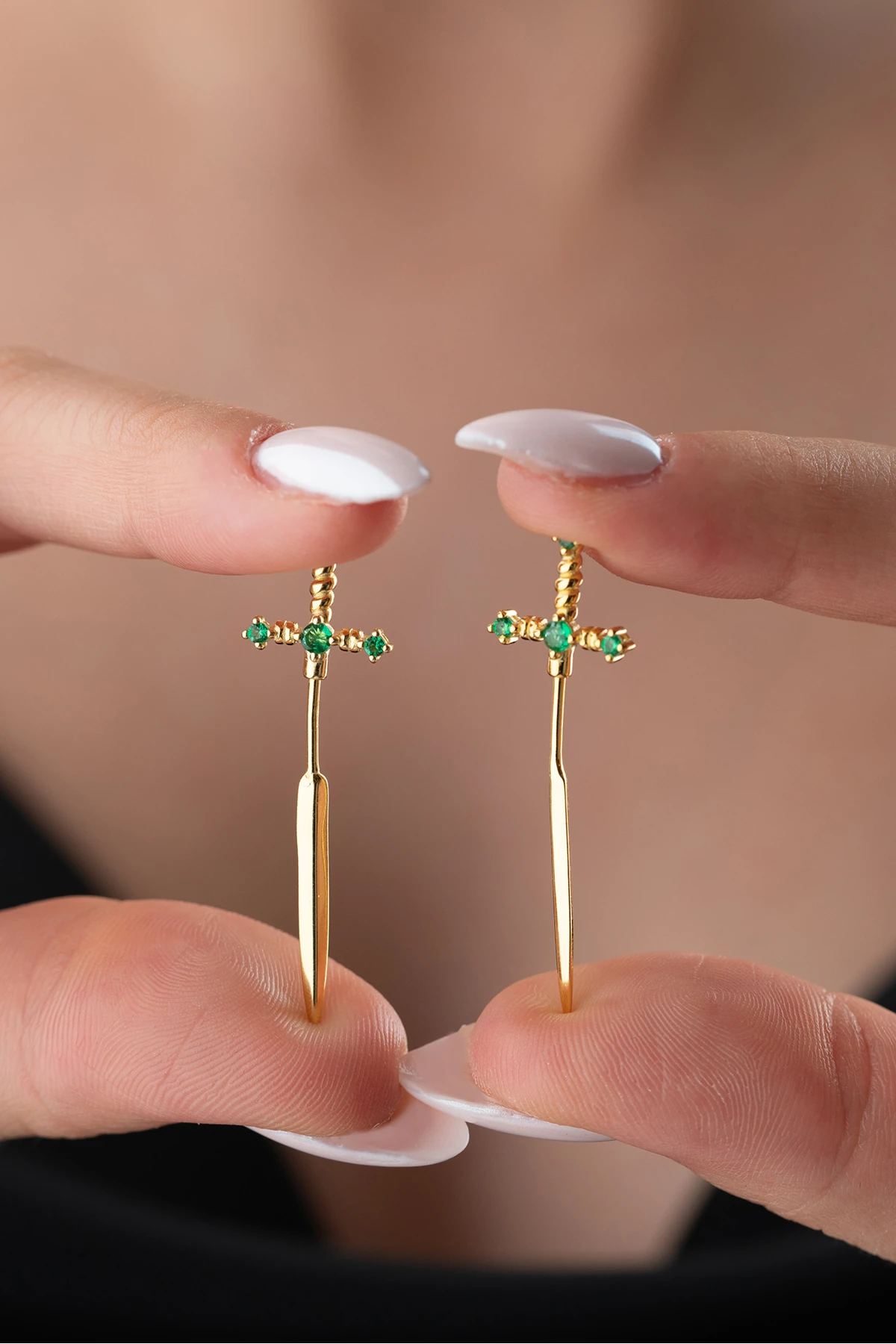 Gümüş Yeşil Taşlı Kılıç Küpe