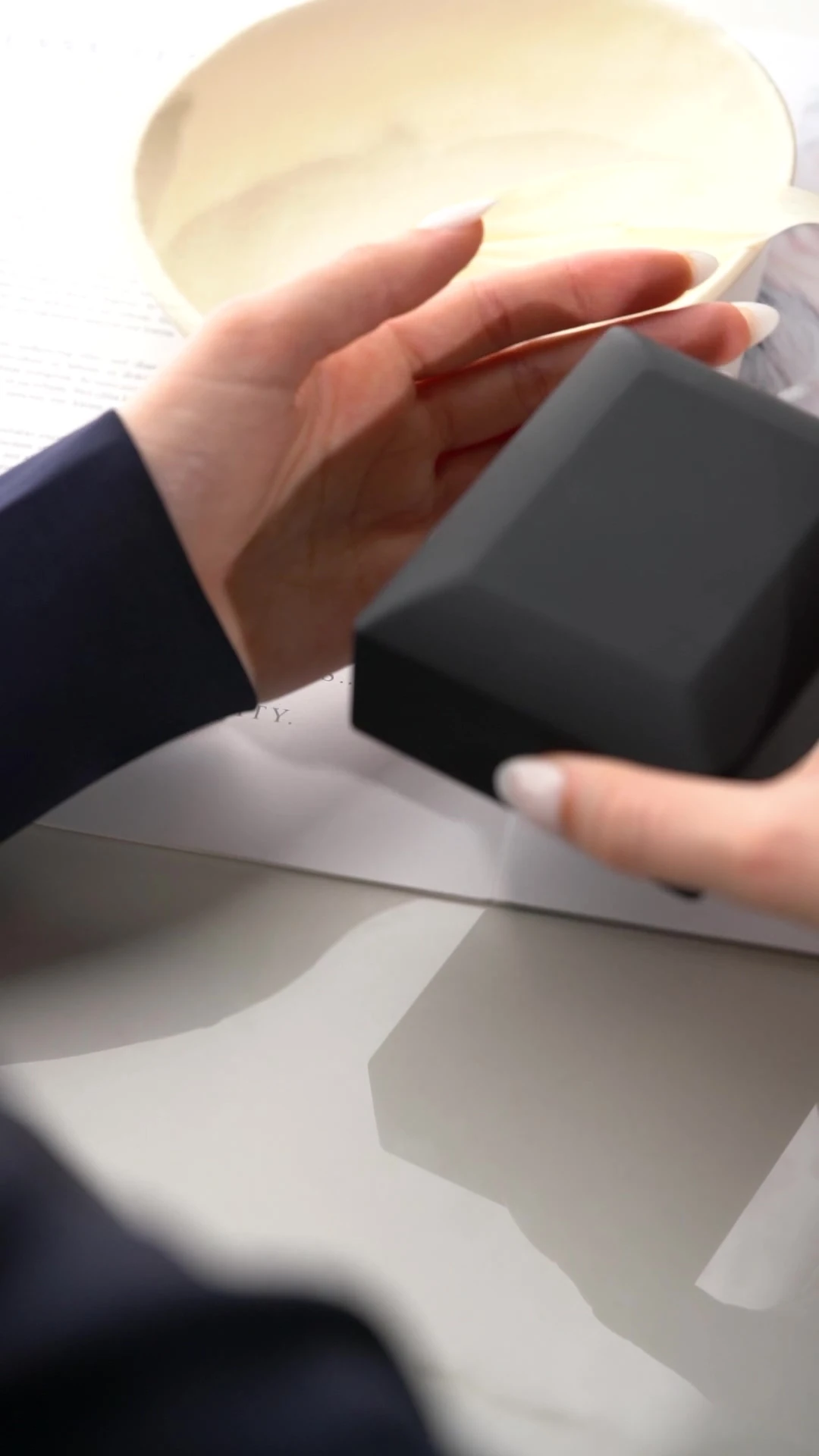 gümüş Işıklı Kutu Mor Oval Taşlı Takı (Kolye-Küpe) Seti