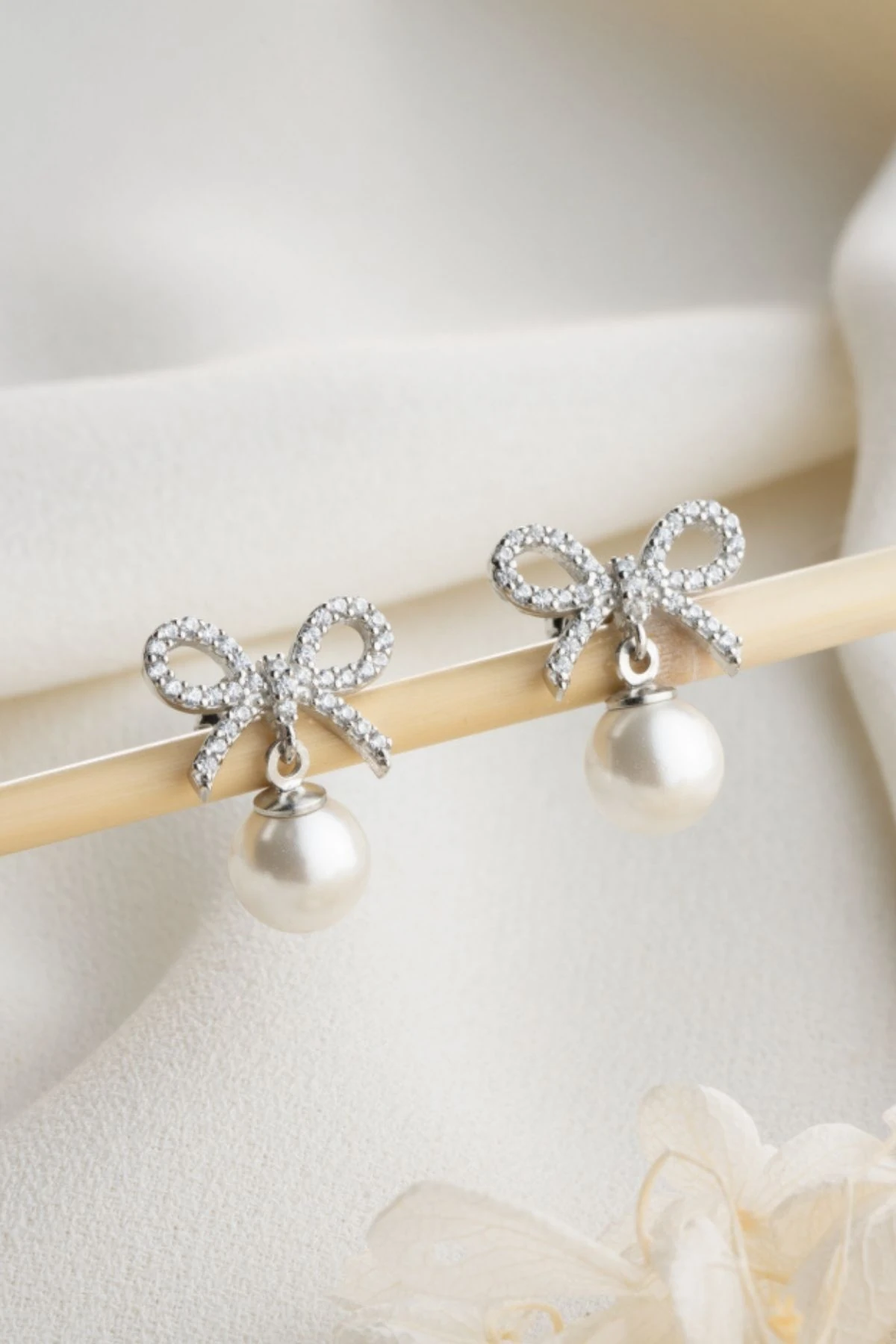 Gümüş Fiyonklu İnci Küpe