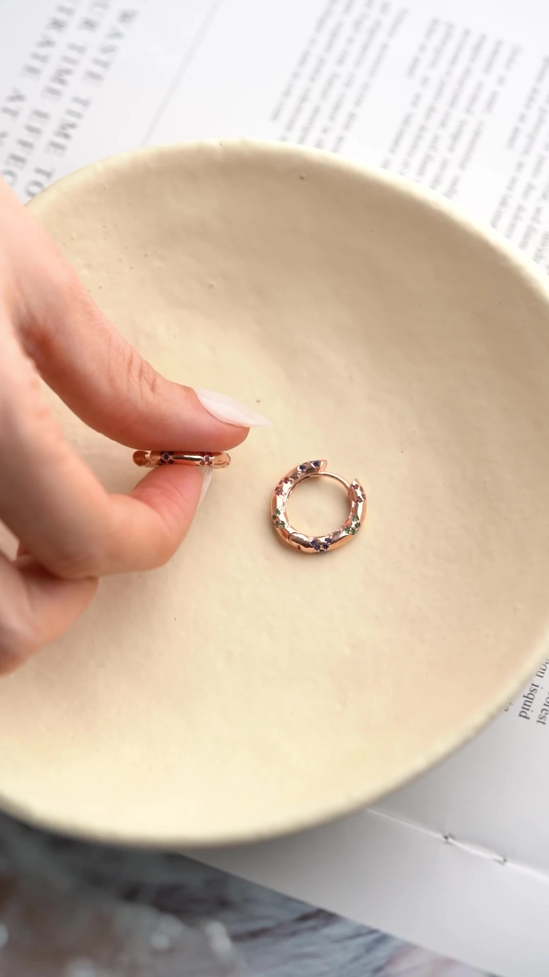 Gümüş Renkli Taşlı Halka Küpe