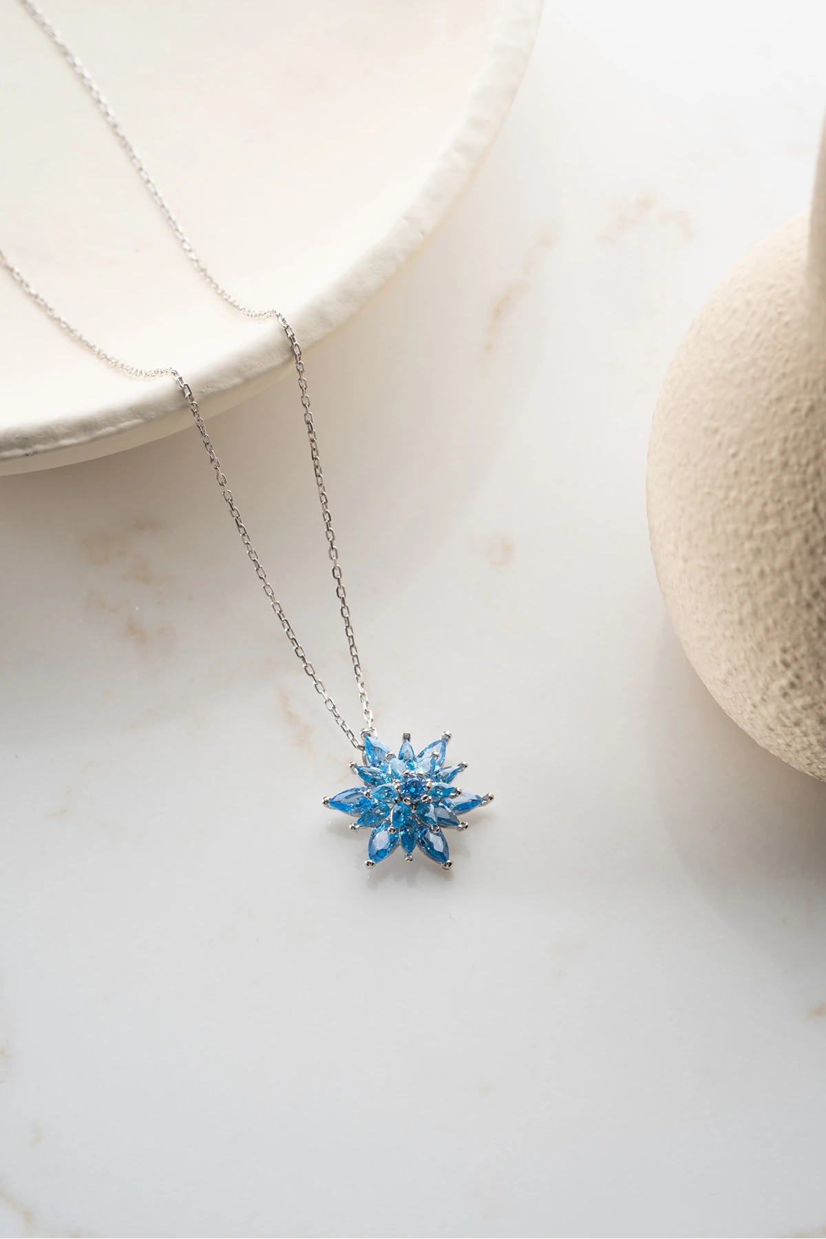 Gümüş Aqua Taşlı Buzlu Lotus Kolye