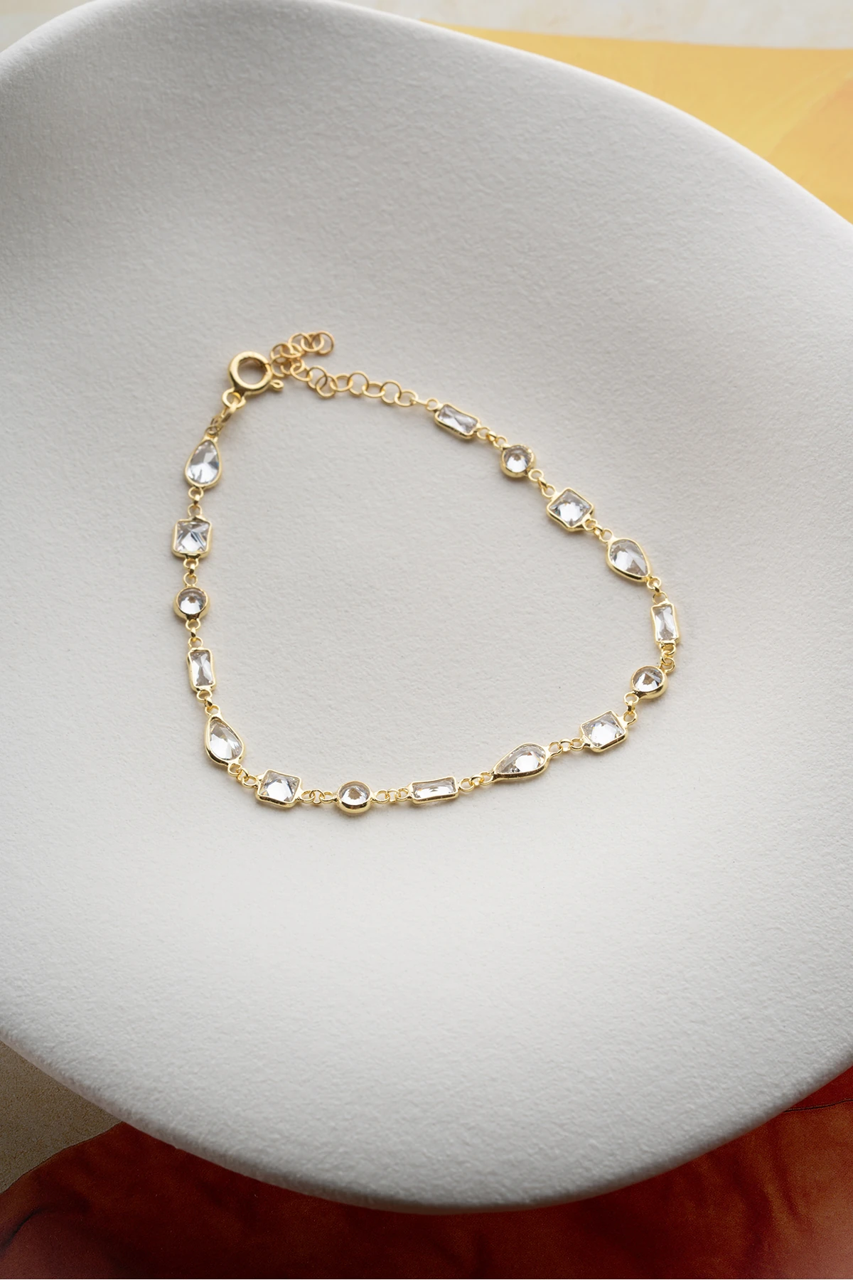 Gümüş Sıralı Beyaz Taşlı Bileklik