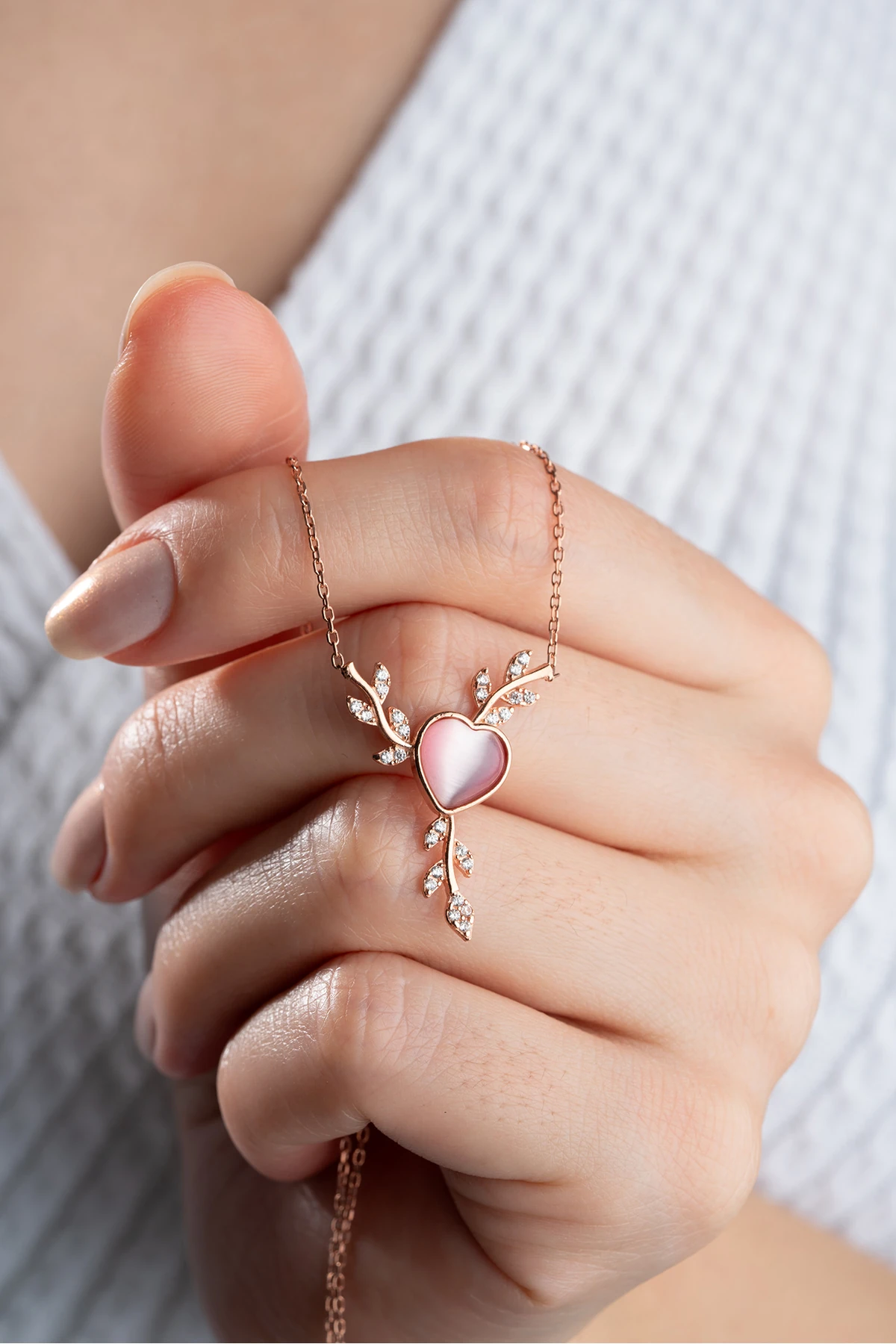 Gümüş Rose Daldaki Kalp Kolye