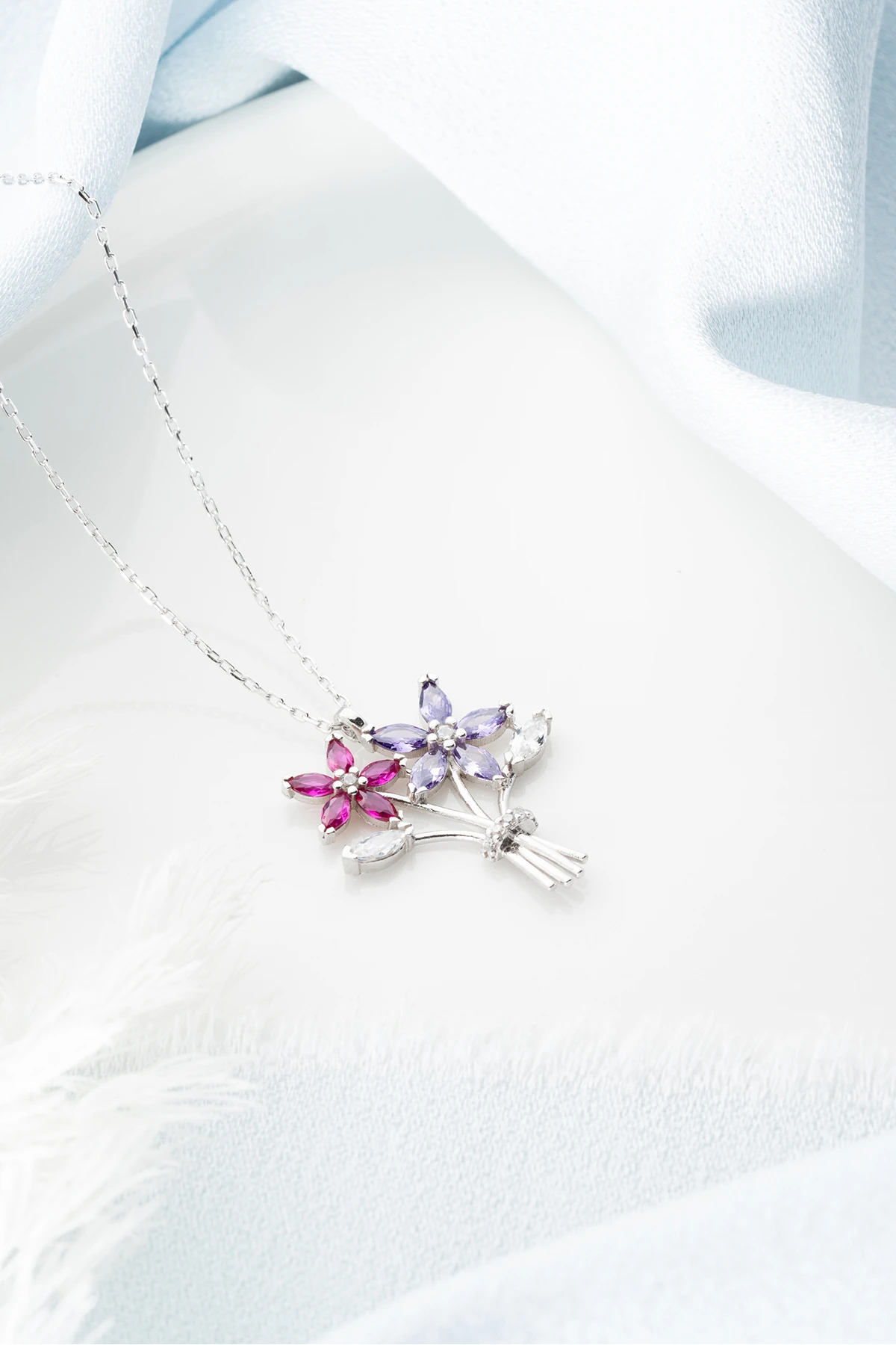 Gümüş Çiçek Buketi Kolye