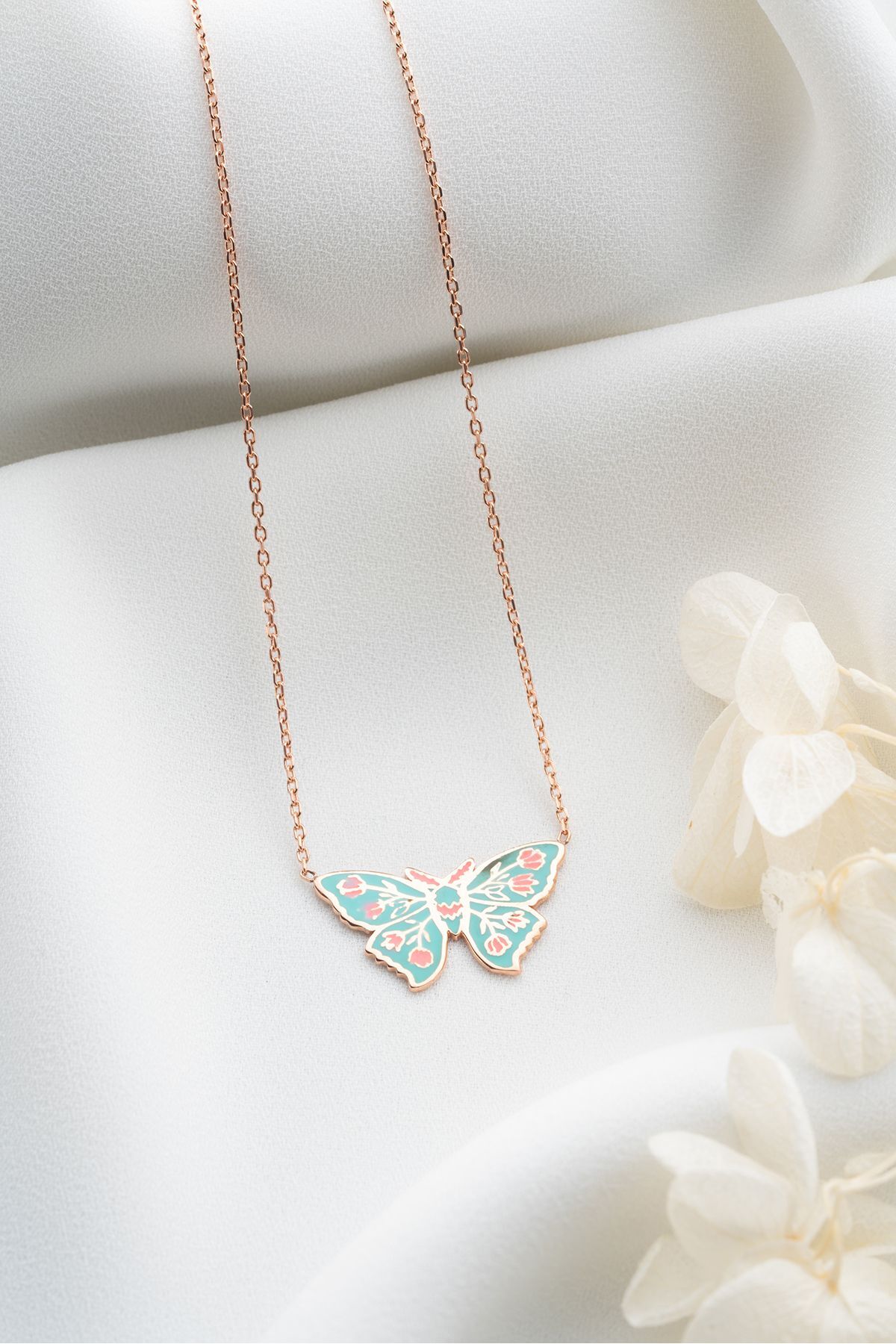 Gümüş Mineli Kelebek Kolye