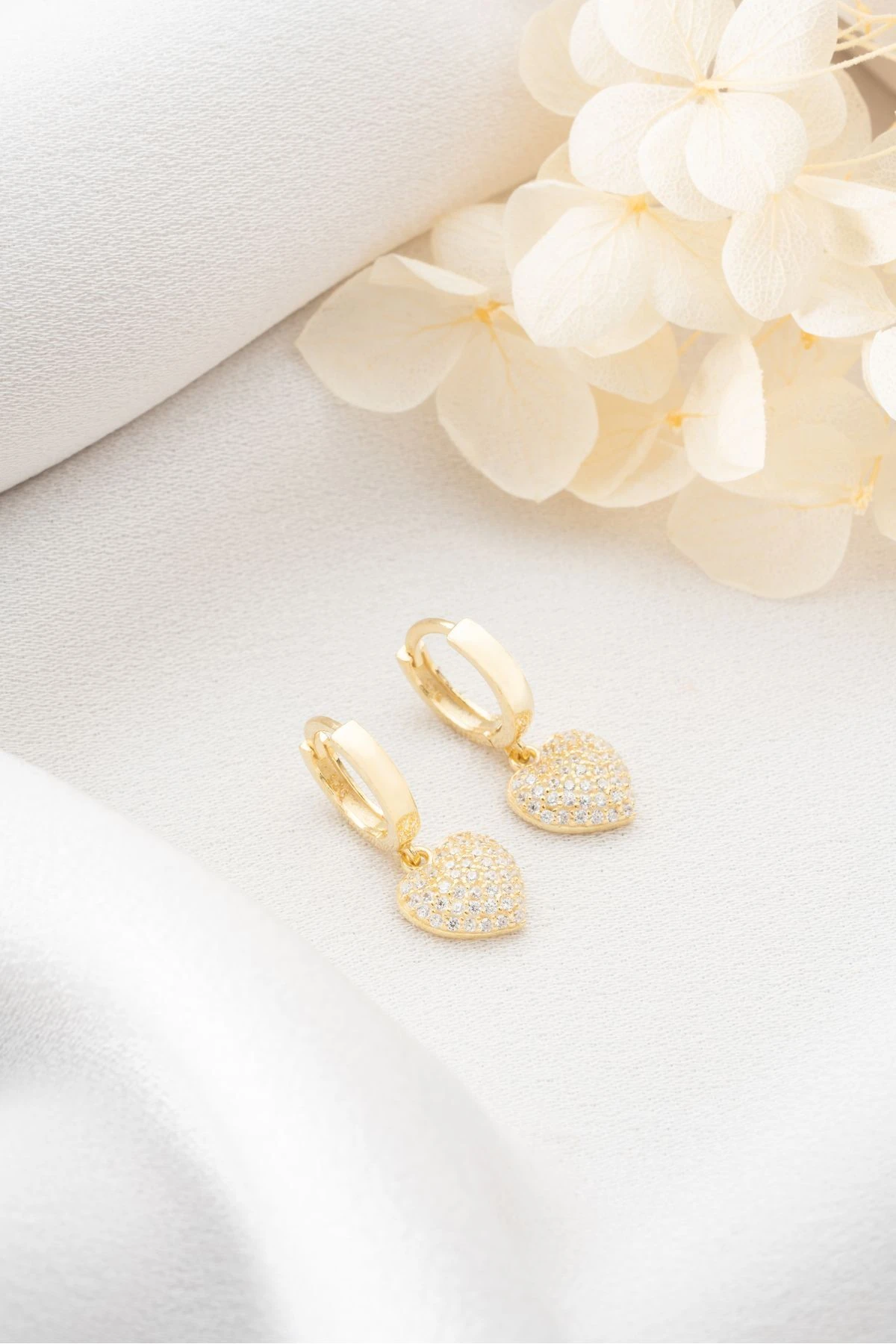 Gümüş Kalpli Halka Küpe