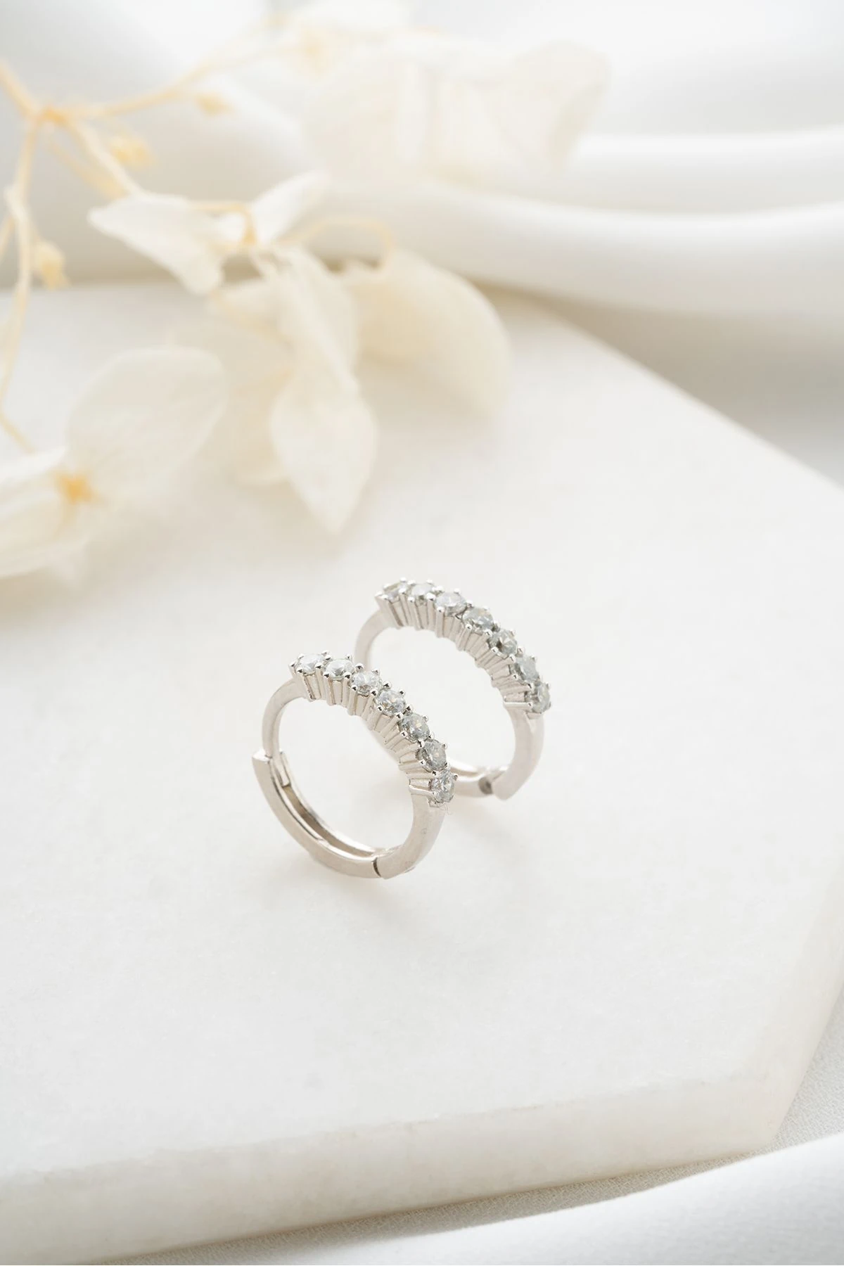 Gümüş Taşlı Halka Küpe