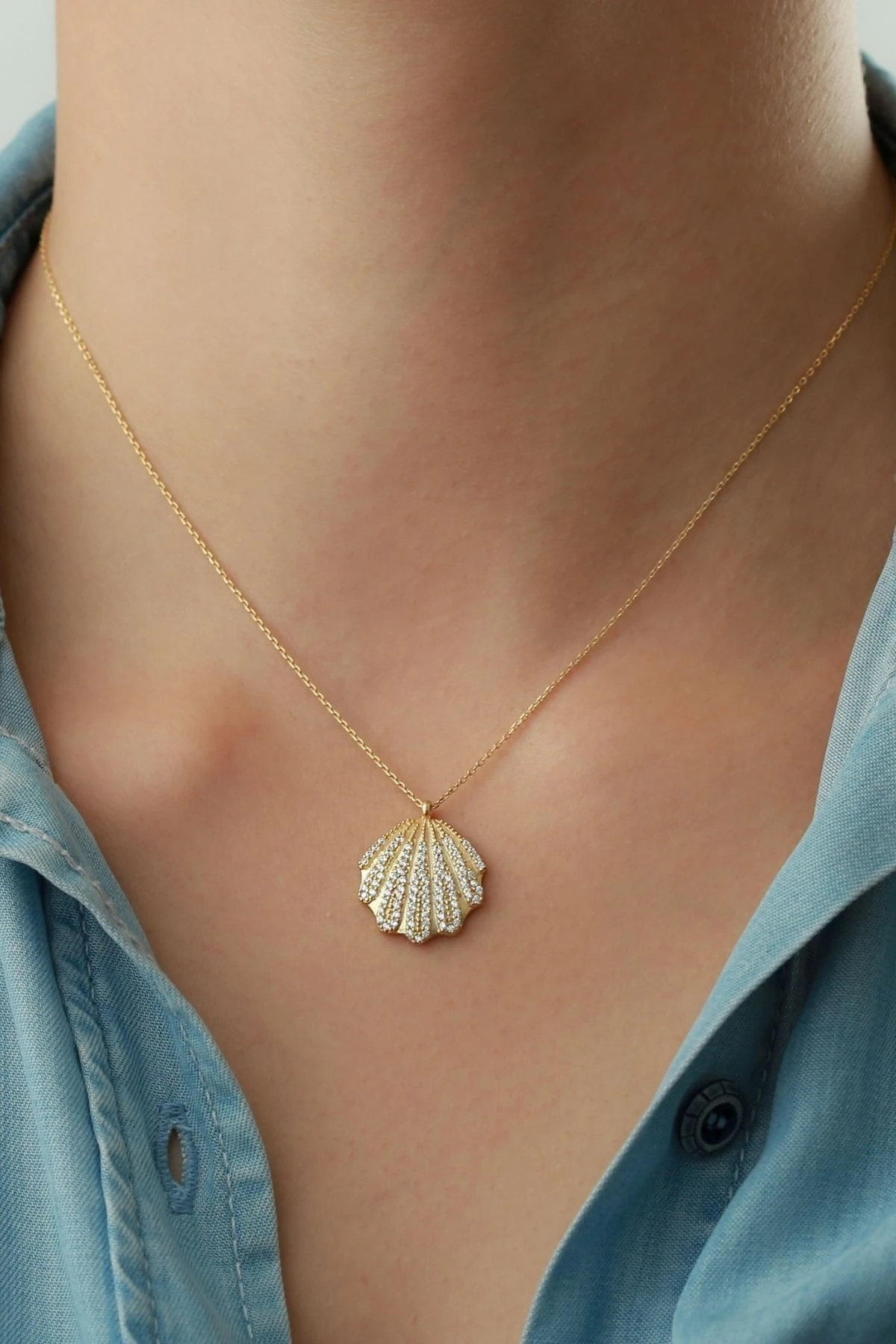 Gümüş Taşlı Istiridye Kolye