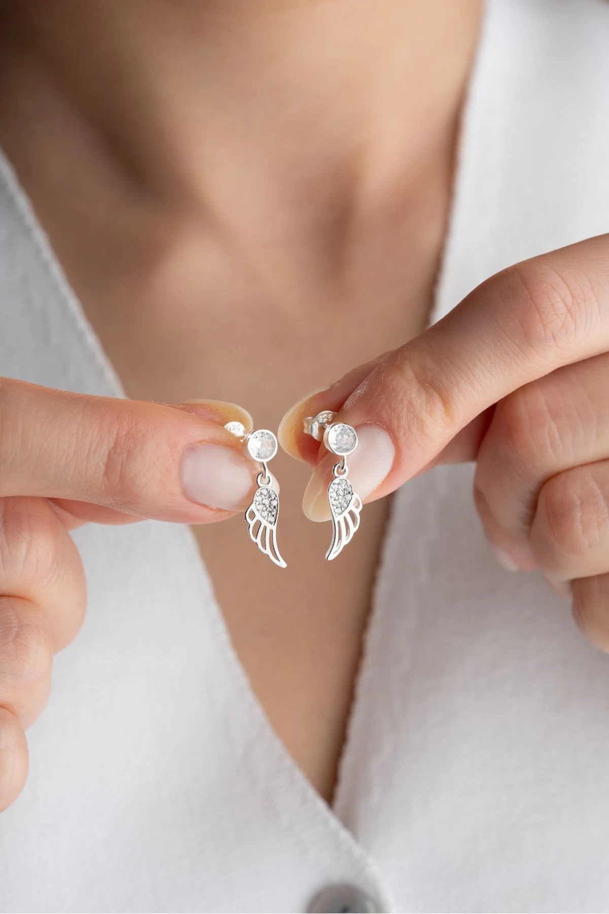 Gümüş Minik Kanat Çivili Küpe