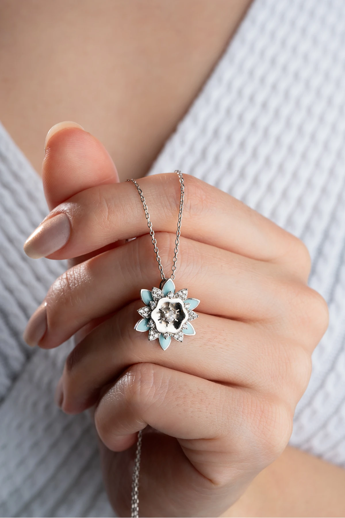 Gümüş Lotus Çiçeği Kolye