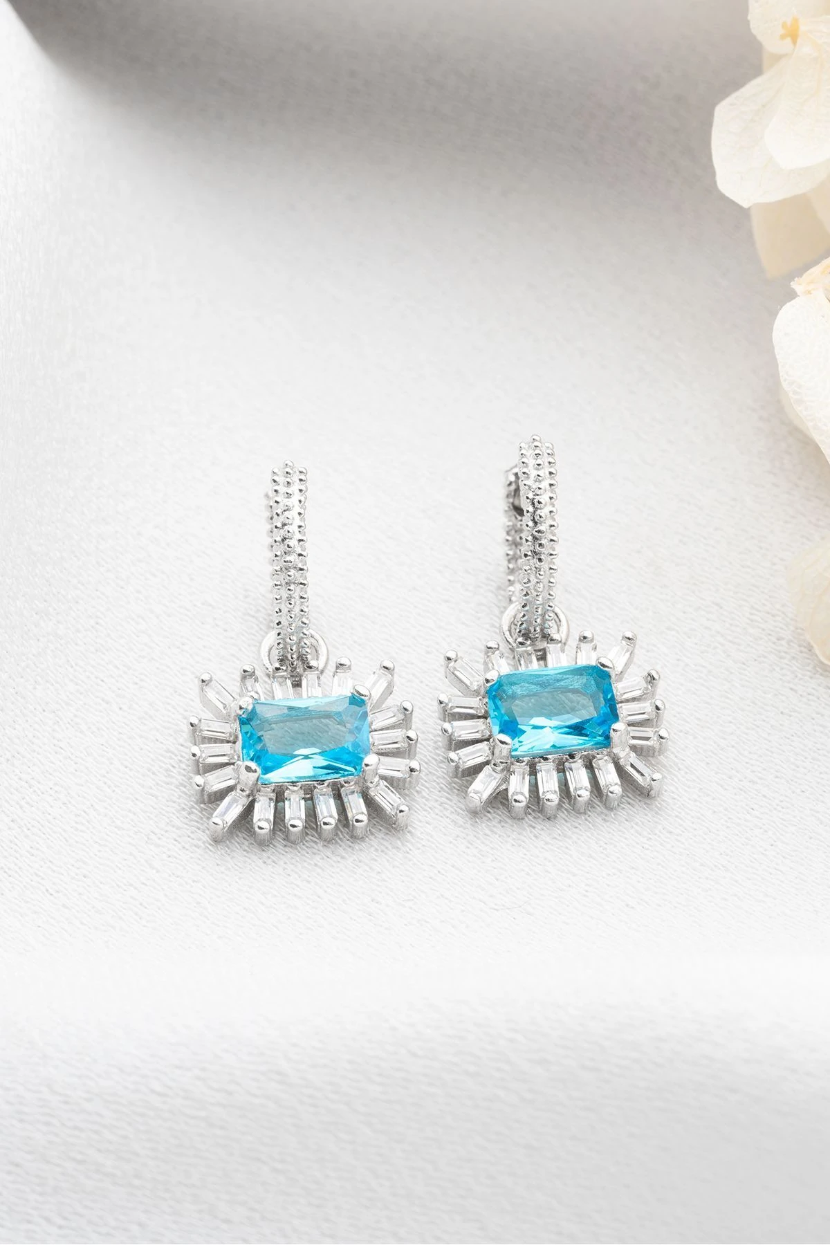 Gümüş Baget Taşlı Küpe