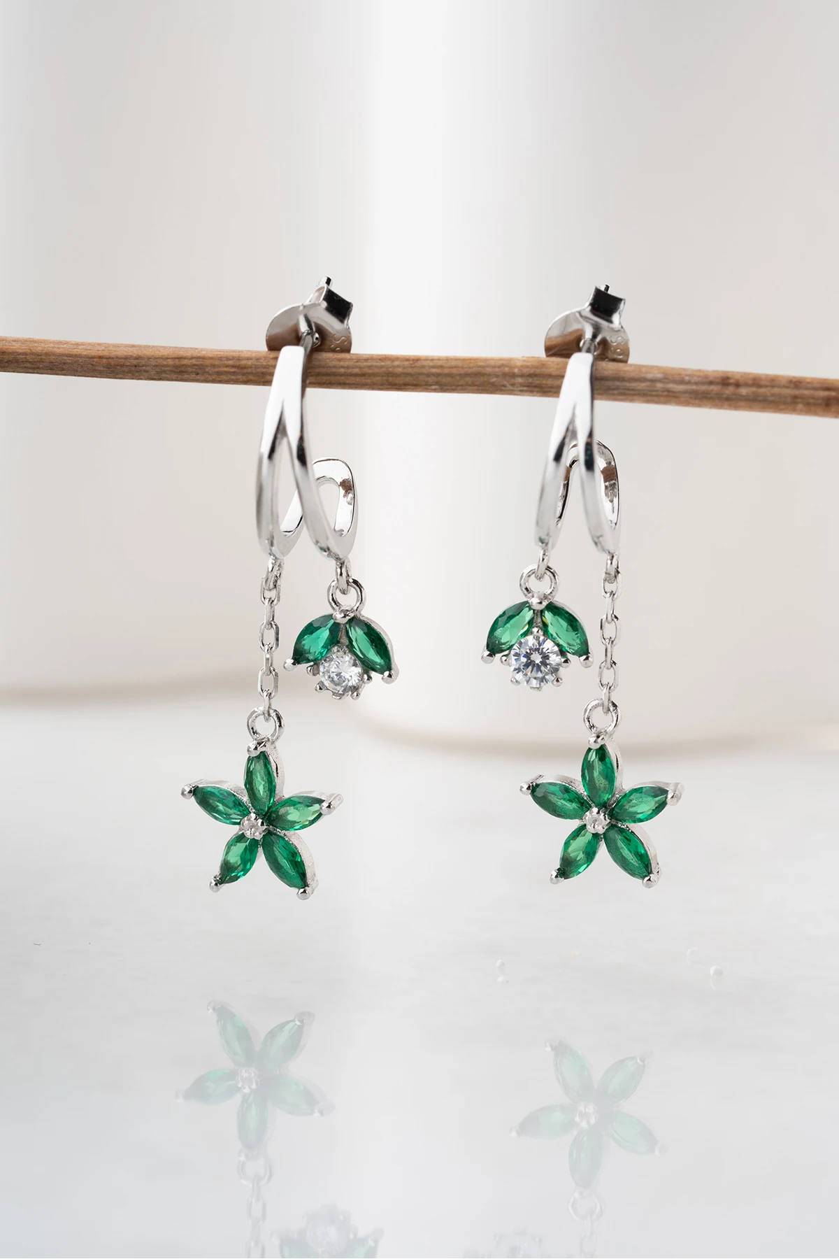 Gümüş Sallantılı Lotus Küpe