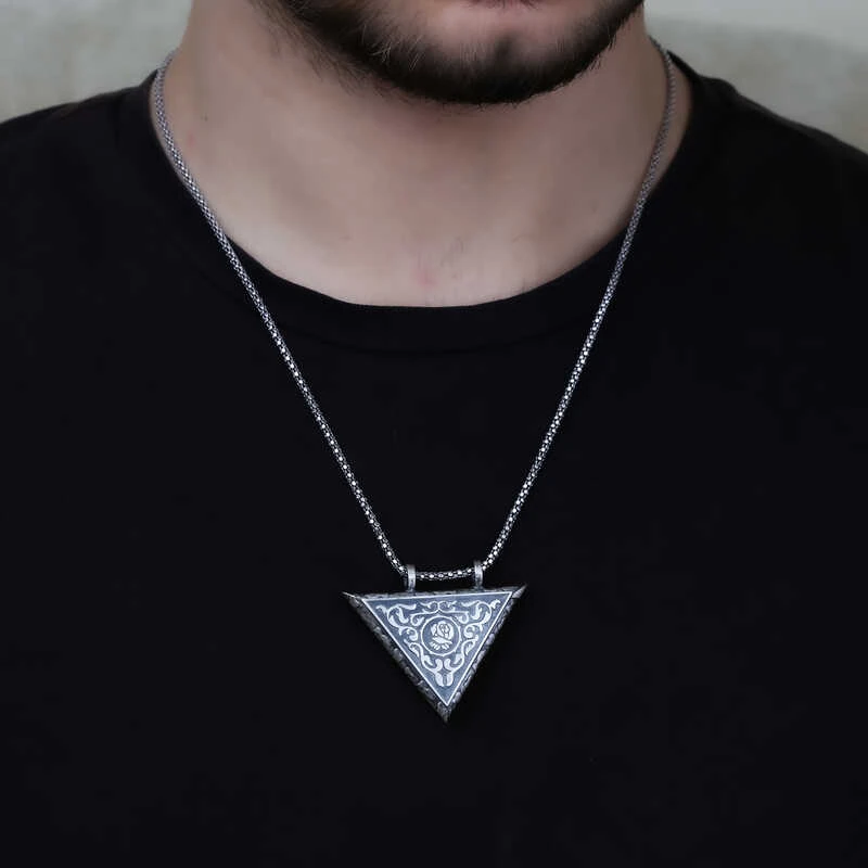 Gümüş Üçgen İçi Açılabilen Gül Muskalık Kolye