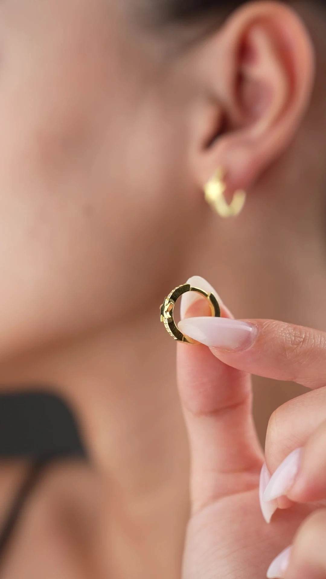 Gümüş Yıldızlı Halka Küpe