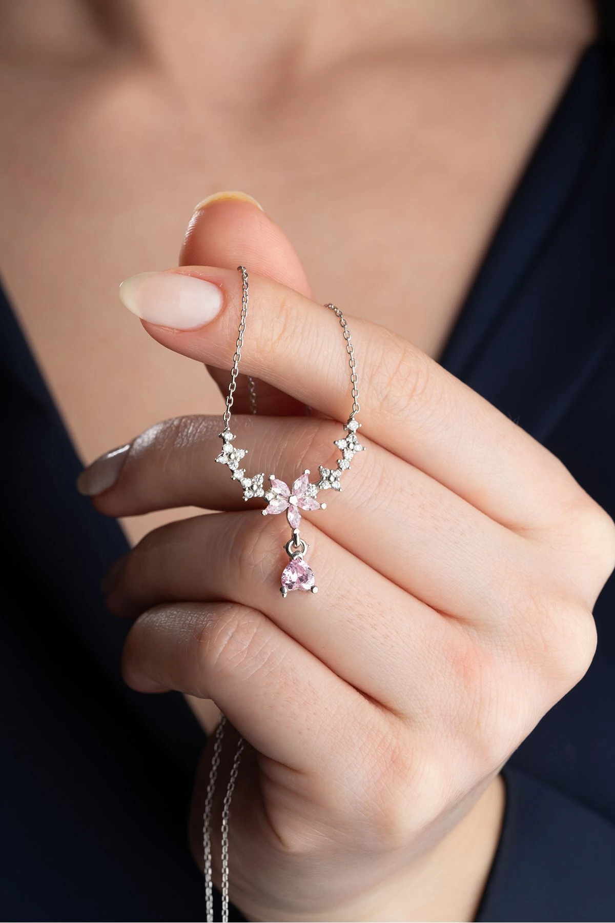 Gümüş Damla Taşlı Çiçek Kolye