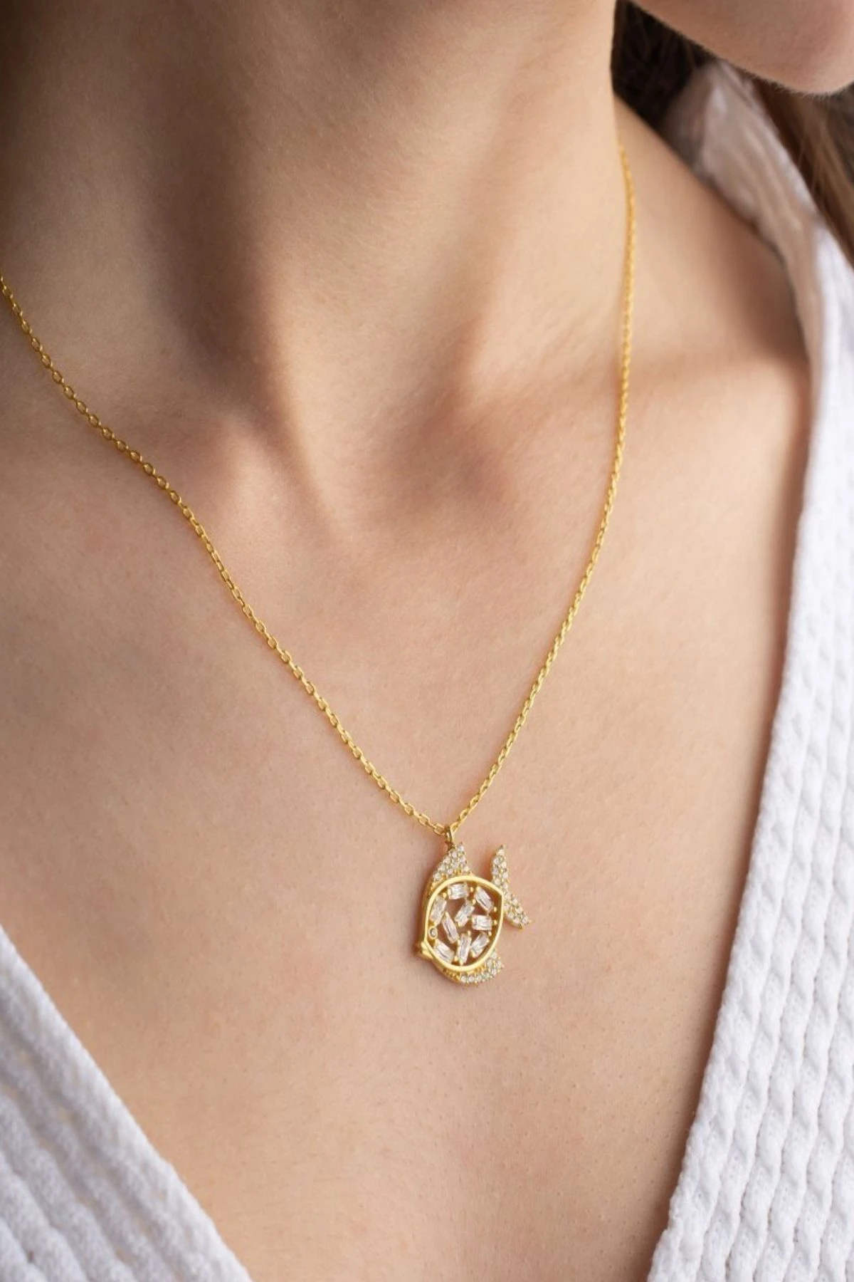 Gümüş Baget Taşlı Balık Kolye