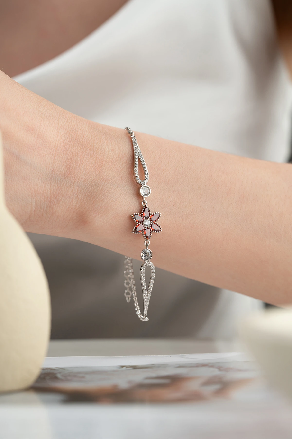 Gümüş Manolya Çiçeği Bileklik