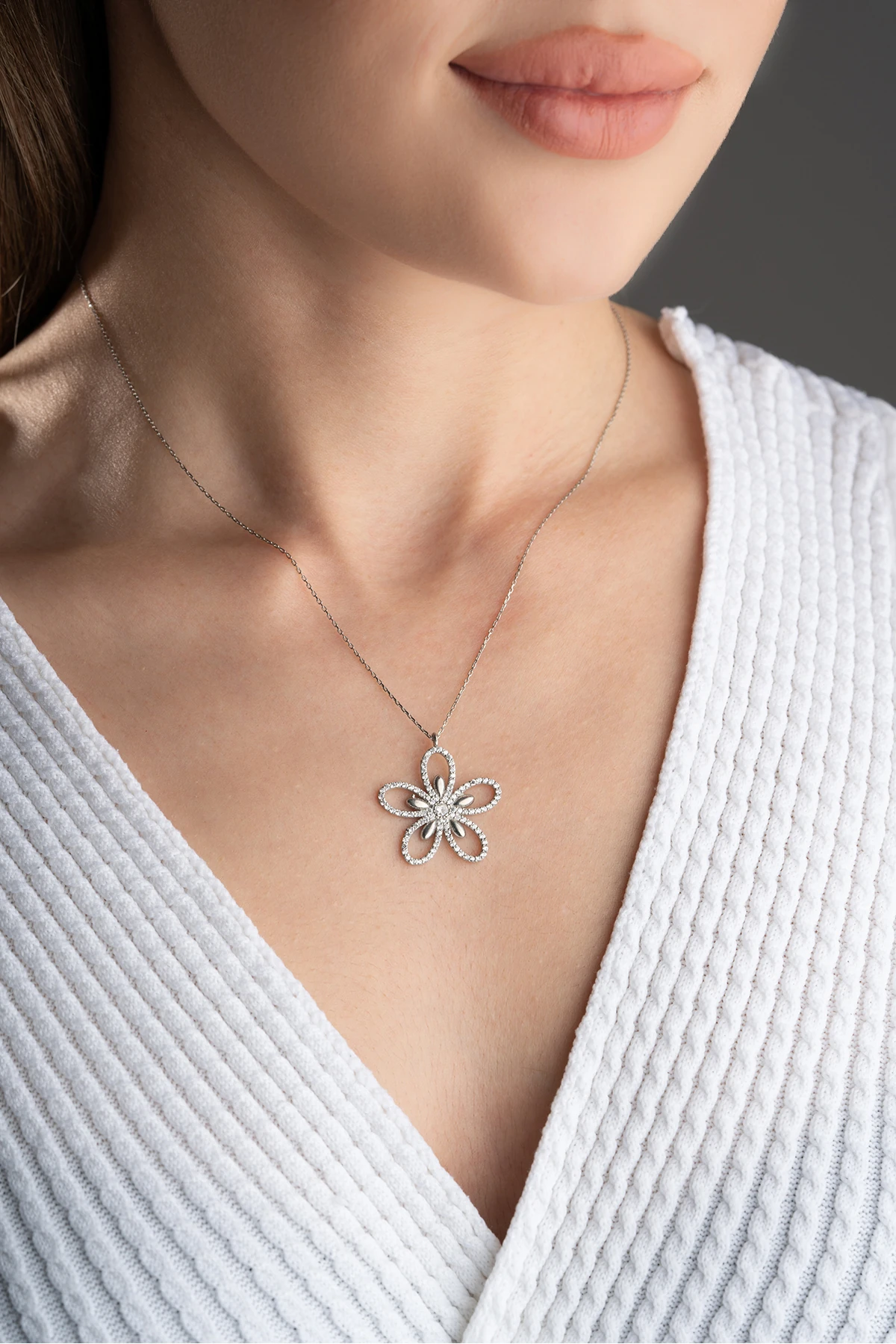 Gümüş Manolya Model Çiçek Kolye