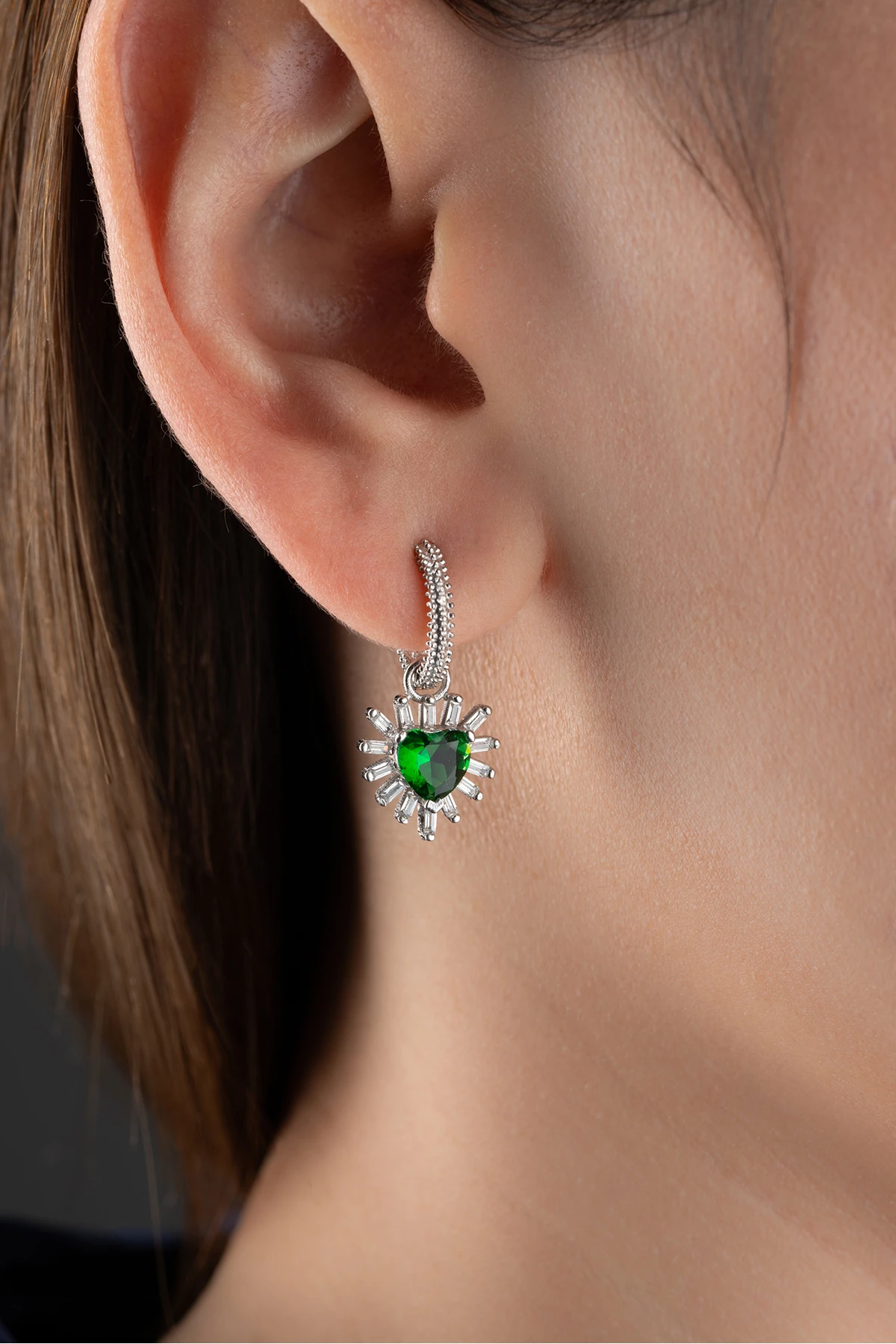 Gümüş Baget Taşlı Kalp Küpe