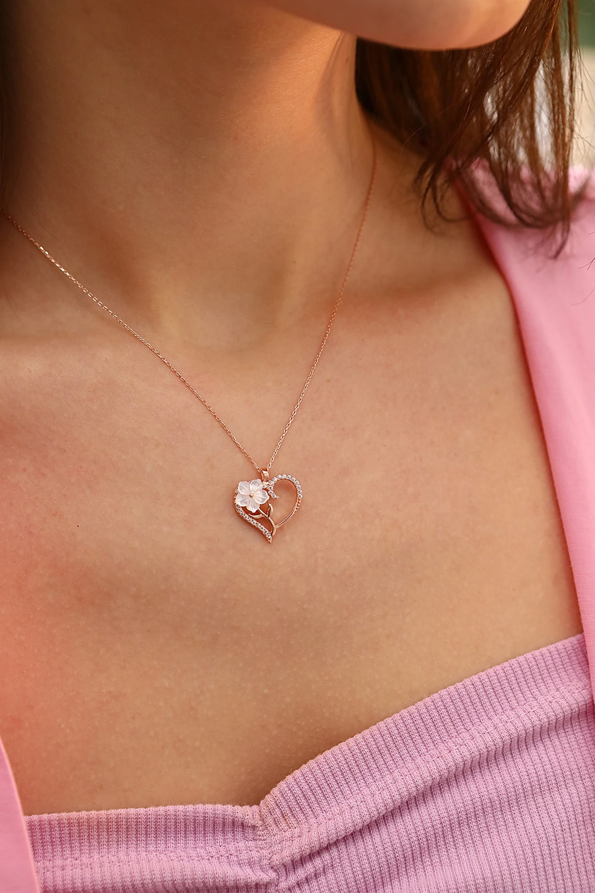 Gümüş Sedefli Gül Sarmaşık Kalp Kolye