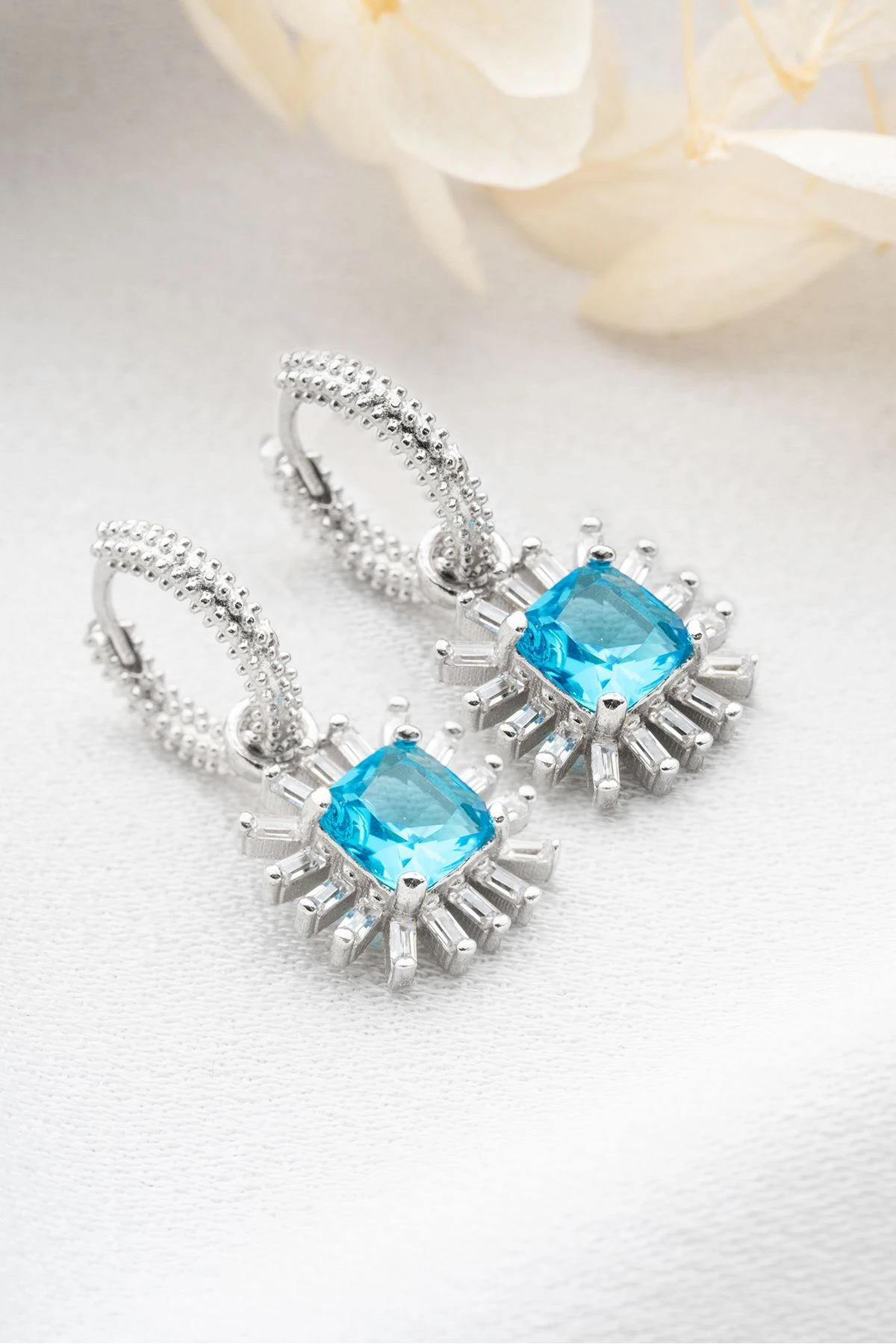 Gümüş Baget Taşlı Küpe