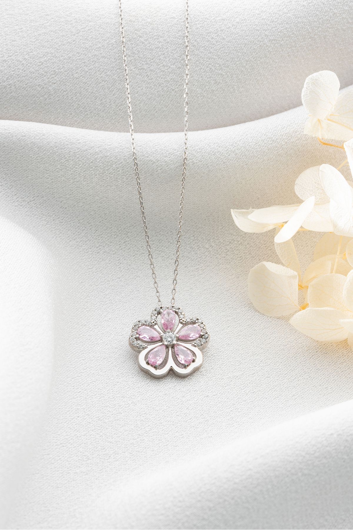 Gümüş Işıklı Kutuda Nergis Çiçeği Kolye