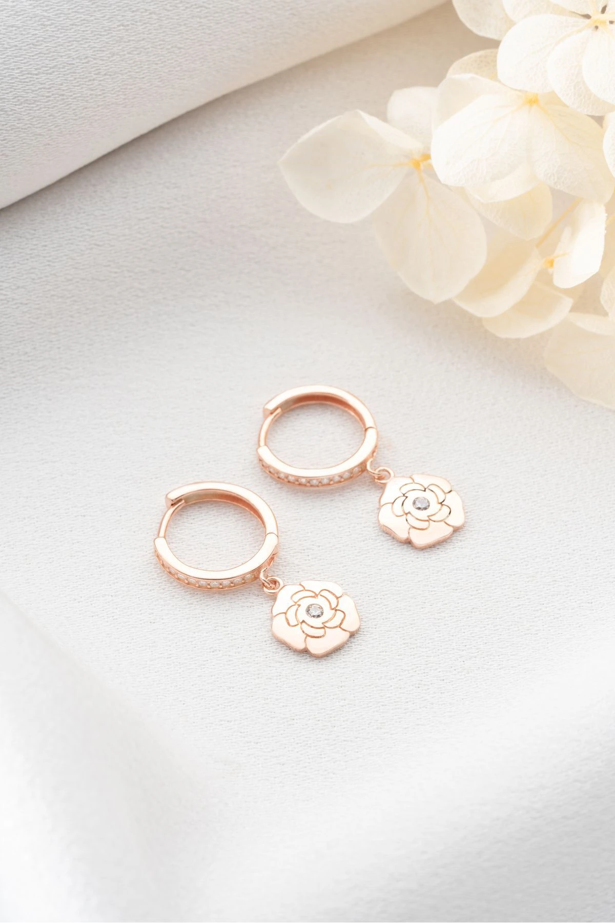 Gümüş Tektaşlı Çiçek Küpe