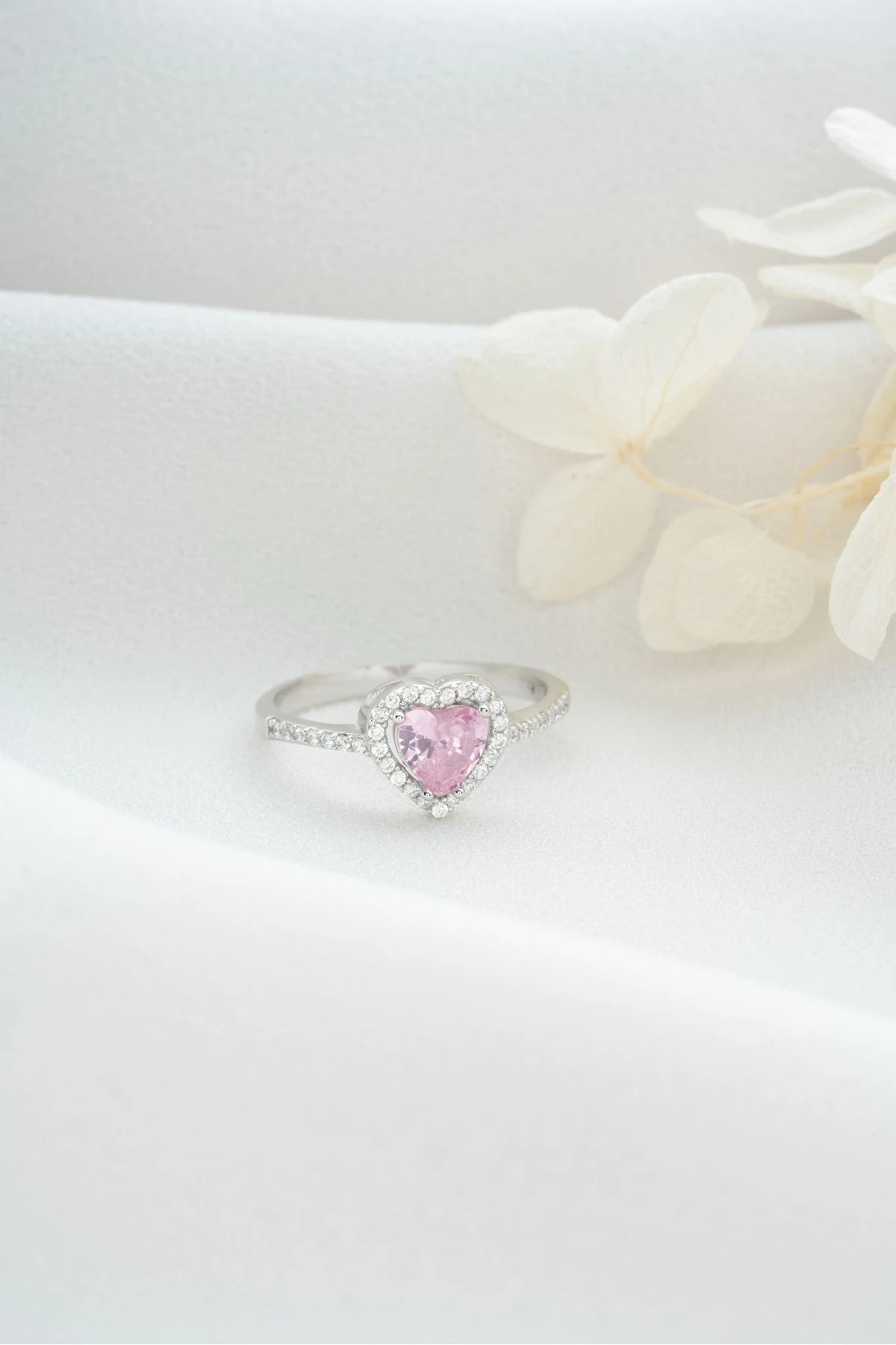 Gümüş Pembe Kalpli Yüzük
